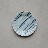 Assiette peinte à la main 'lignes" D 11cm Chrysanthème par Kihara chez Brutal Ceramics
