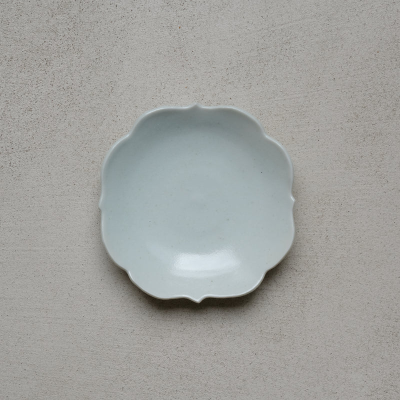 Assiette en porcelaine octogonale D 11cm  par Kihara chez Brutal Ceramics