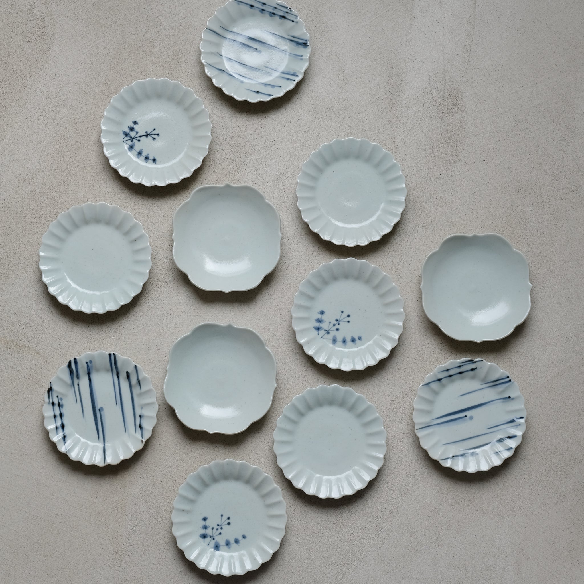 Assiette en porcelaine octogonale D 11cm  par Kihara chez Brutal Ceramics