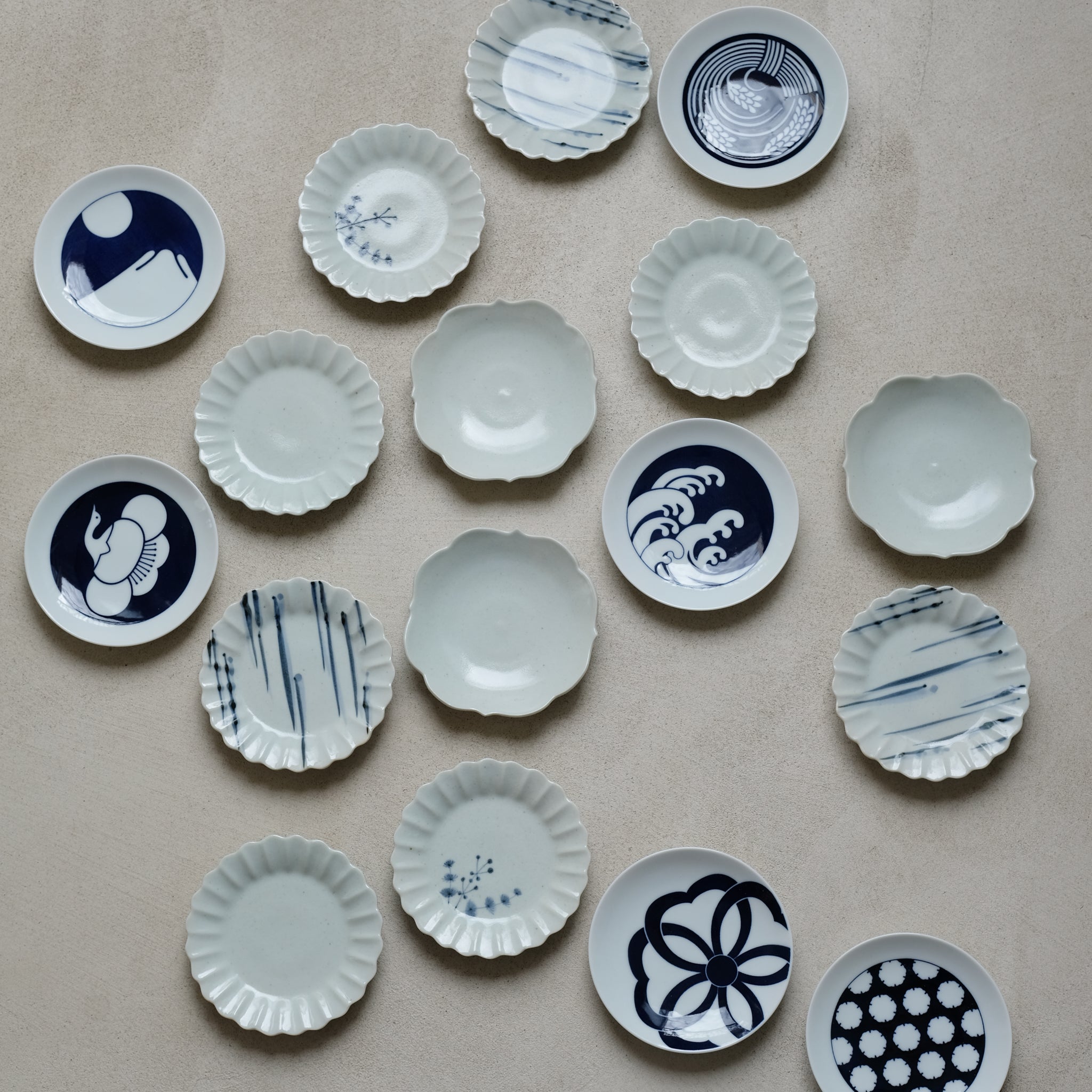 Petite assiette "grue" du fabricant japonais Kihara chez Brutal  Ceramics