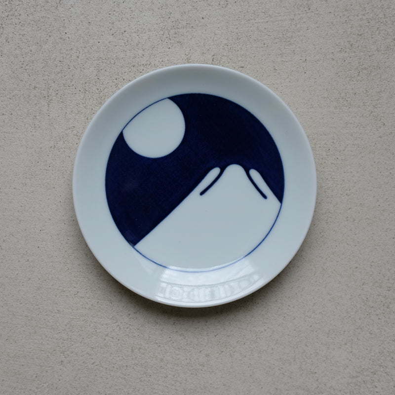 Petite assiette "mont Fuji" du fabricant japonais Kihara chez Brutal Ceramics