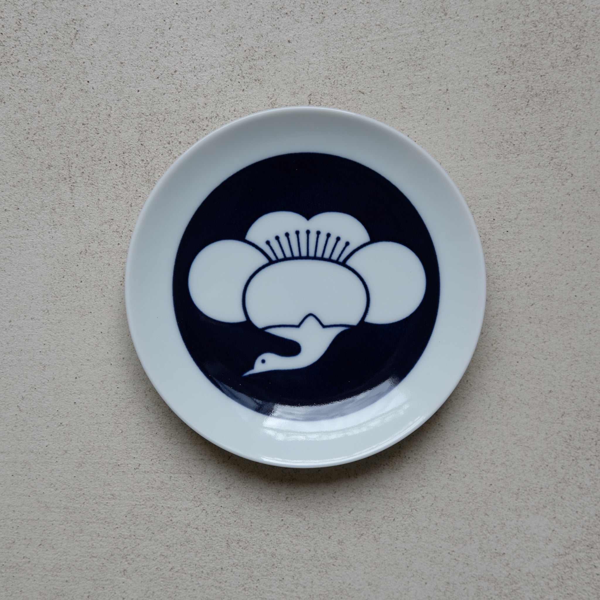 Petite assiette "grue" du fabricant japonais Kihara chez Brutal  Ceramics