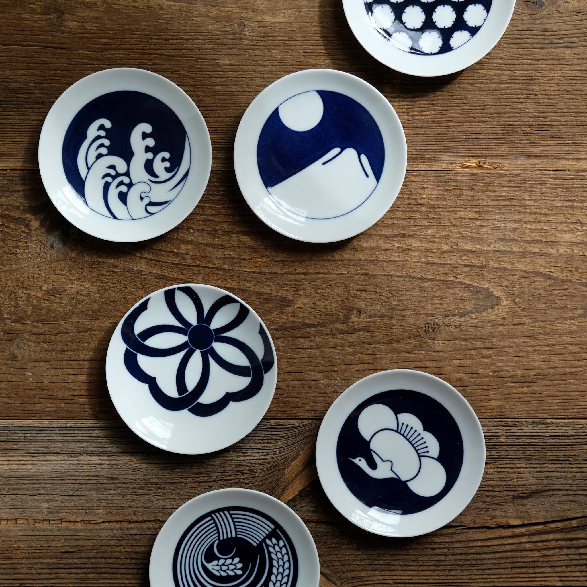 Petite assiette "grue" du fabricant japonais Kihara chez Brutal  Ceramics