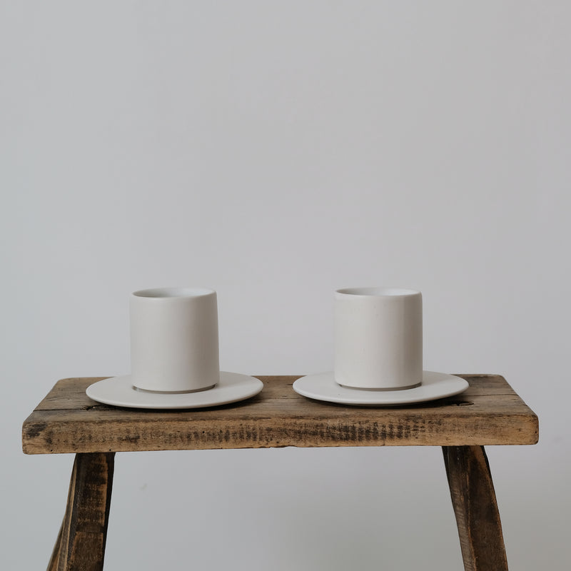 Set à café en grès 100ml - Blanc par Kolektiv DVA chez Brutal Ceramics