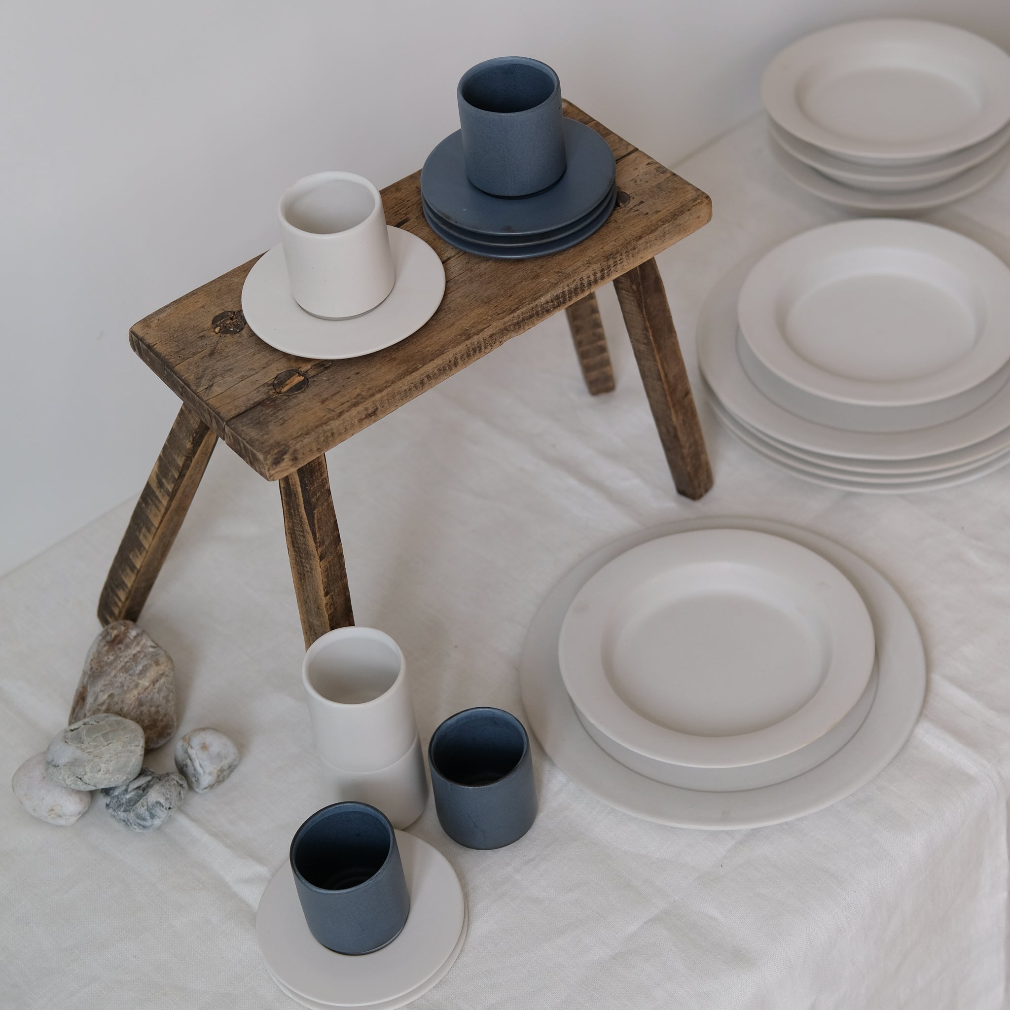 Assiette creuse Juha en grès D 20cm -Blanc-Kolektiv DVA chez Brutal Ceramics