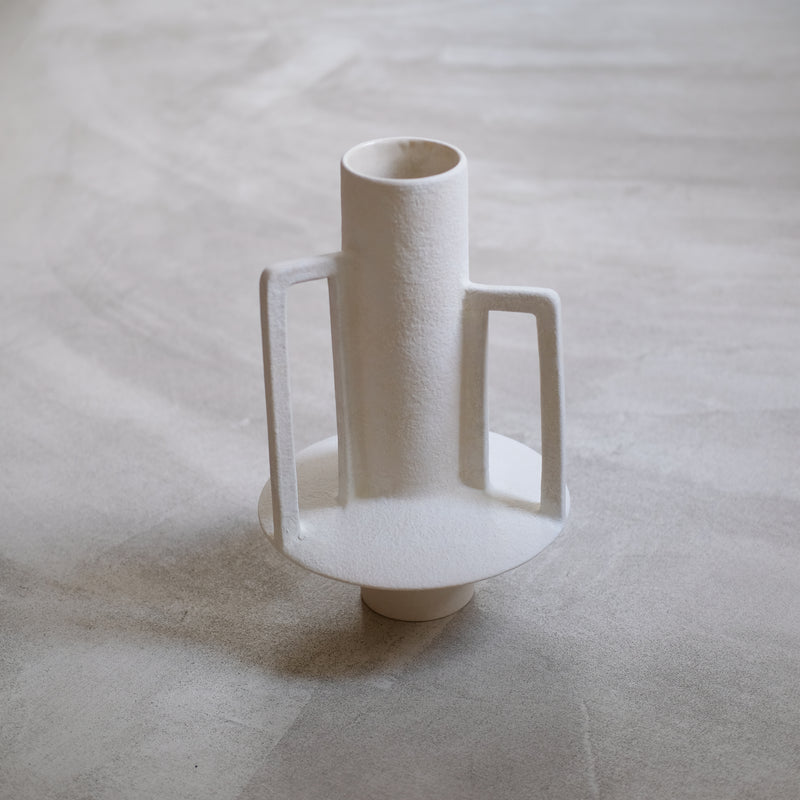 Vase en gres 071- H34 cm de Lovebuch chez Brutal Ceramics