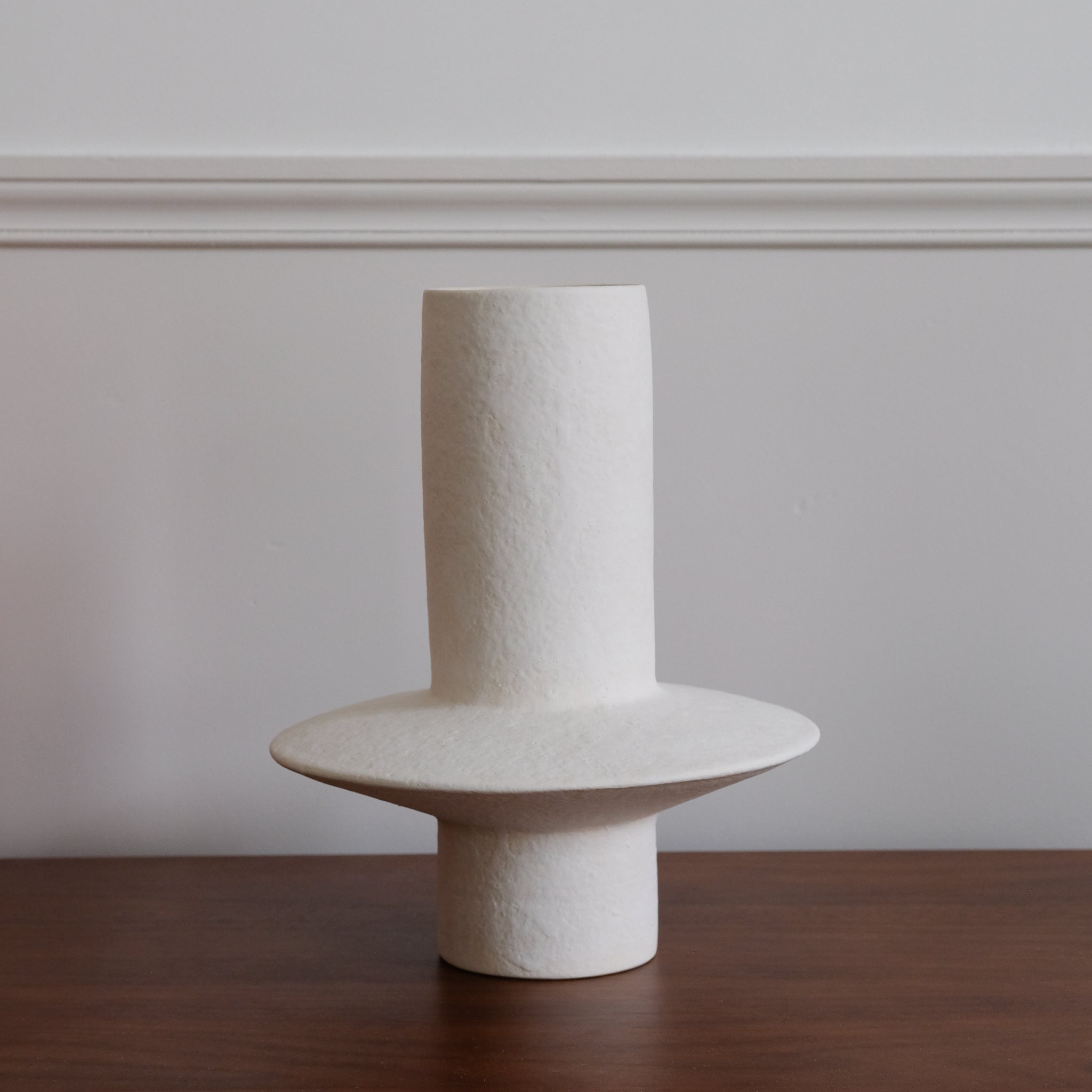 Vase en gres 070- H30 cm de Lovebuch chez Brutal Ceramics