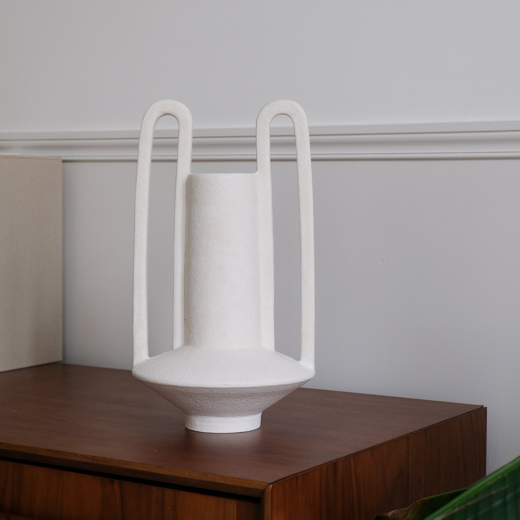 Vase en gres 072- H36 cm de Lovebuch chez Brutal Ceramics