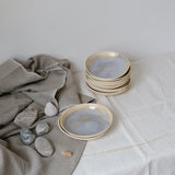 Assiette creuse lavande par Lucie Faucon chez Brutal Ceramics