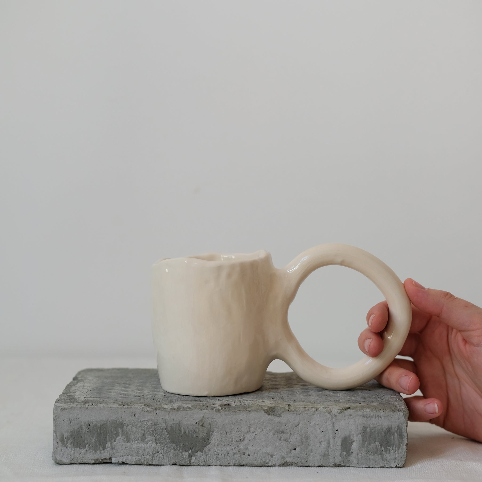 Mug Donut 160ml / Sucre Vanille de Pia Chevalier chez Brutal Ceramics