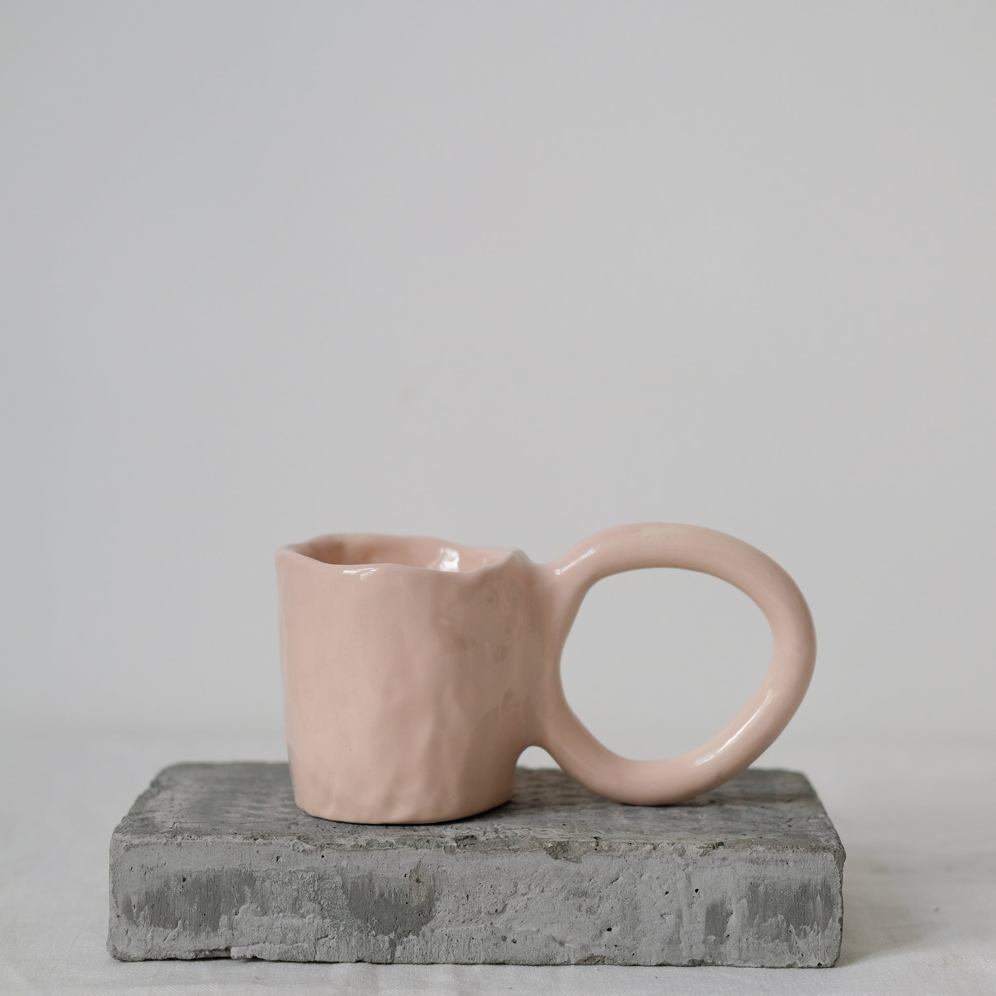 Mug Donut 160ml / Rose de Pia Chevalier chez Brutal Ceramics