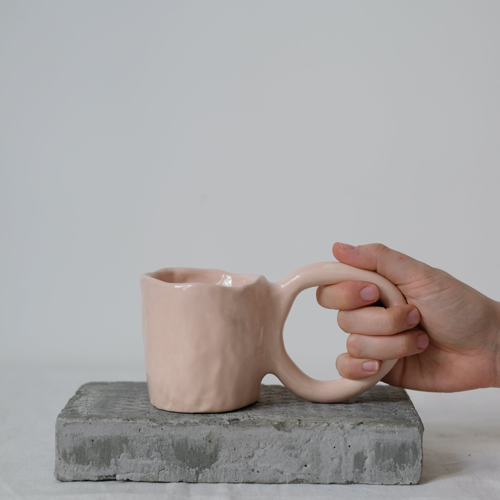 Mug Donut 160ml / Rose de Pia Chevalier chez Brutal Ceramics