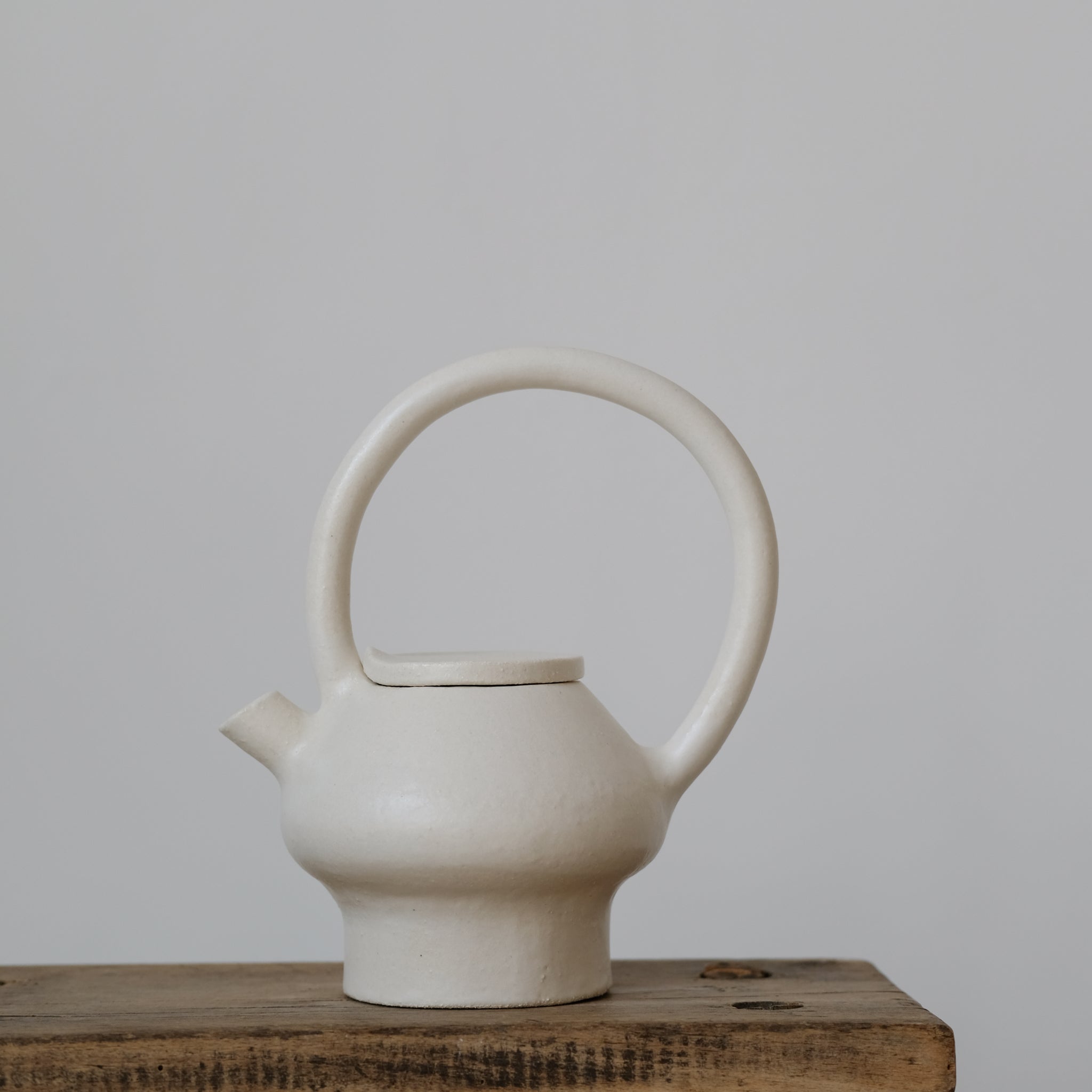 Theière en grès 300ml de Solenne Belloir chez Brutal Ceramics