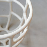 Corbeille en grès ronde H 25cm de Solenne Belloir chez Brutal Ceramics