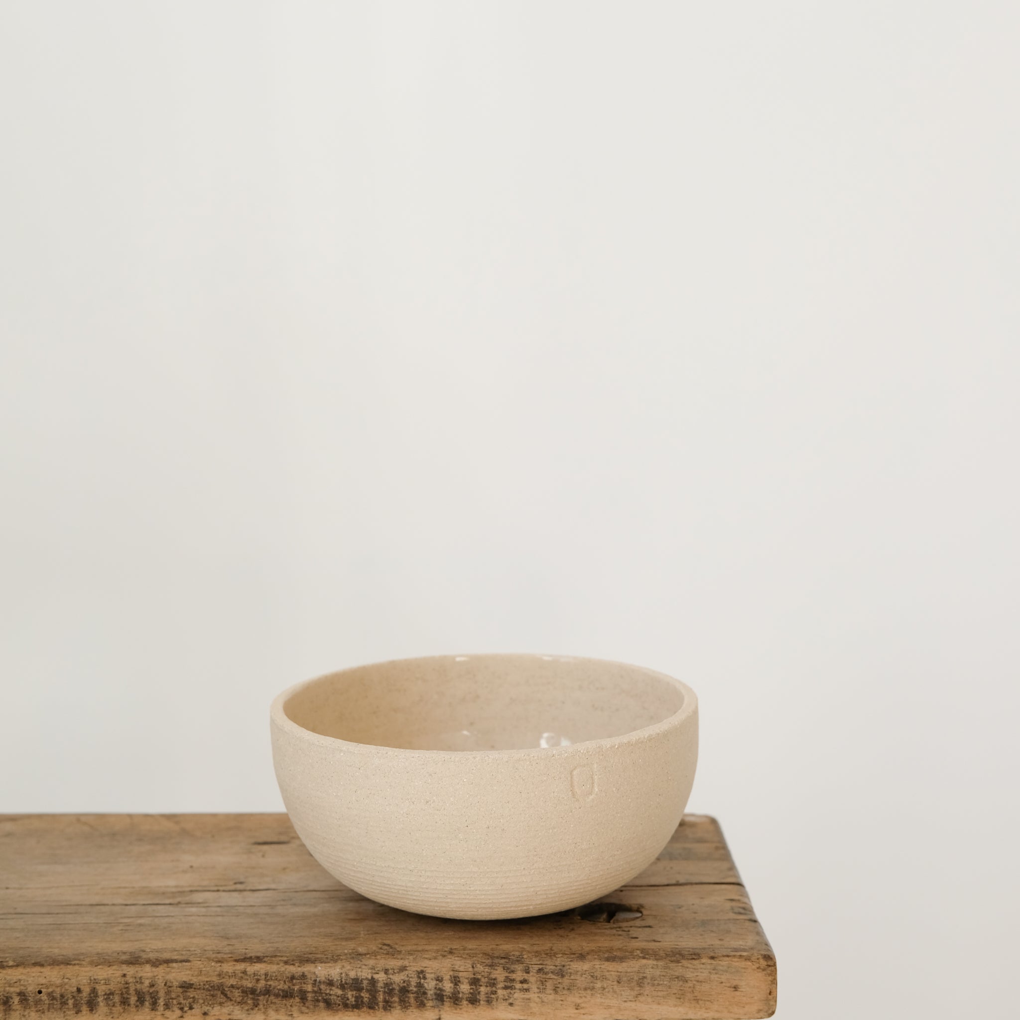 Bol en grès blanc chamotté par Studio Racines chez Brutal Ceramics