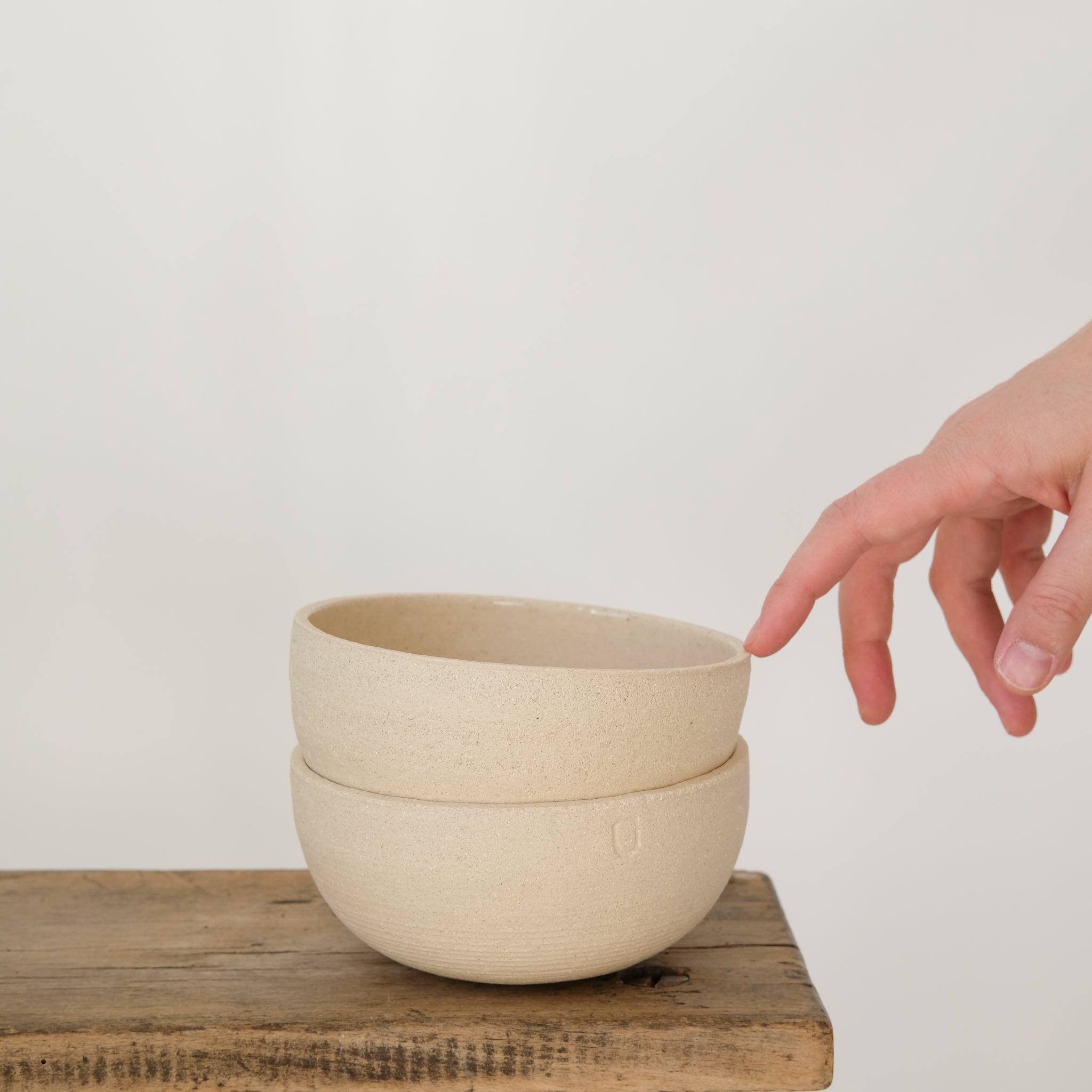 Bol en grès blanc chamotté par Studio Racines chez Brutal Ceramics