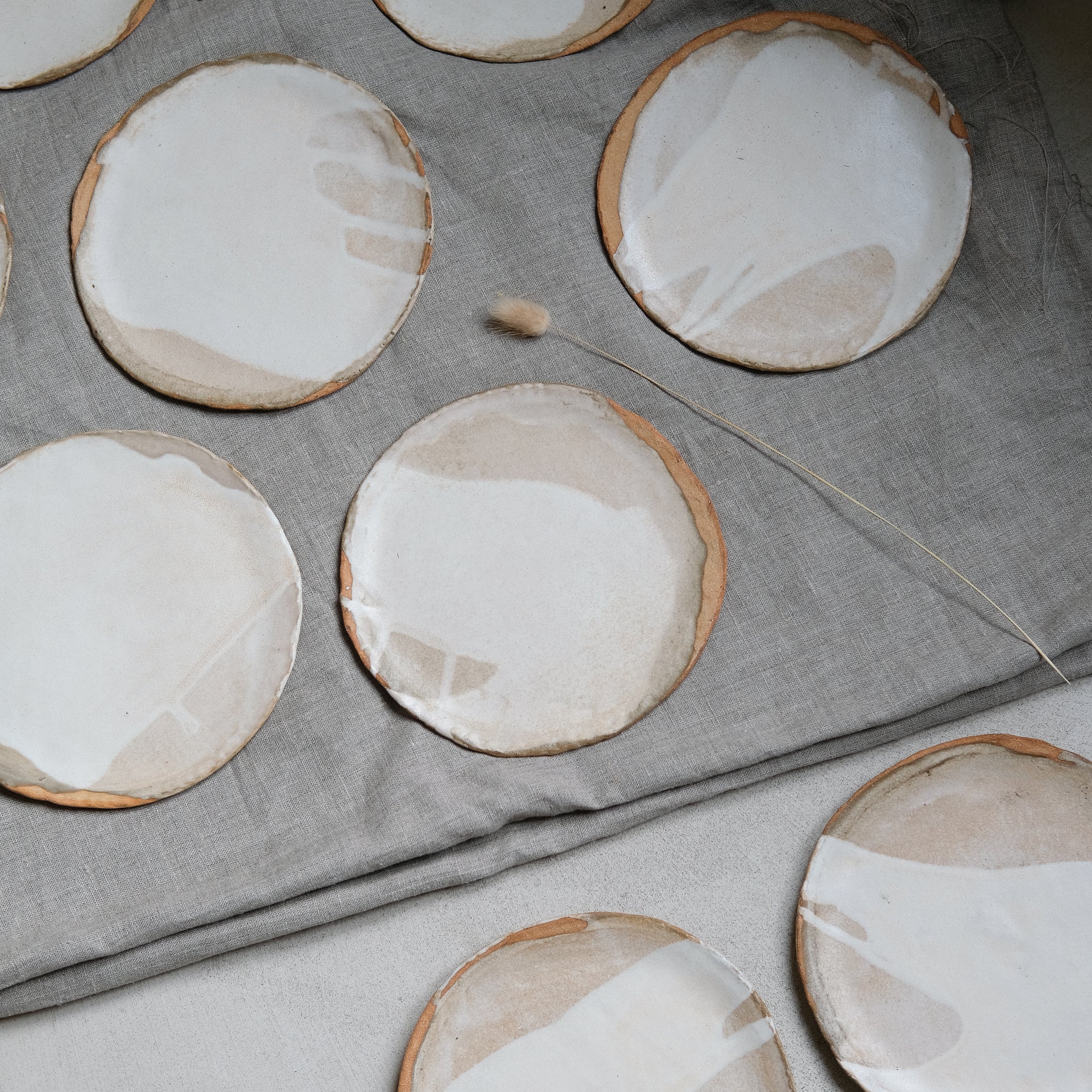 Assiette Nun par Eléa Lelimouzin chez Brutal Ceramics