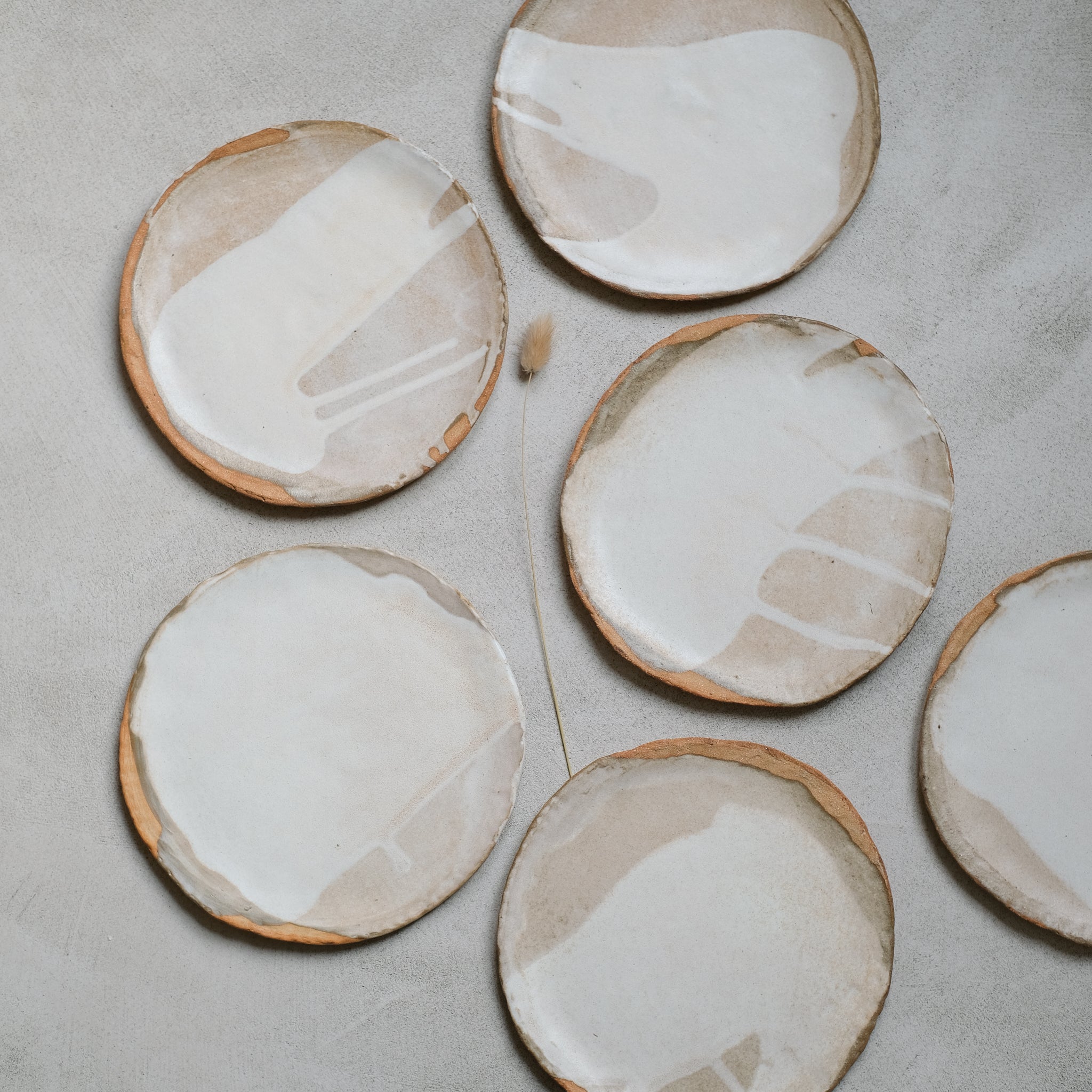 Assiette Nun par Eléa Lelimouzin chez Brutal Ceramics