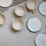 Assiette Alpha par Eléa Lelimouzin chez Brutal Ceramics