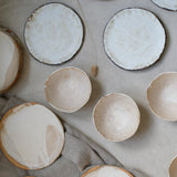 Assiette Alpha par Eléa Lelimouzin chez Brutal Ceramics