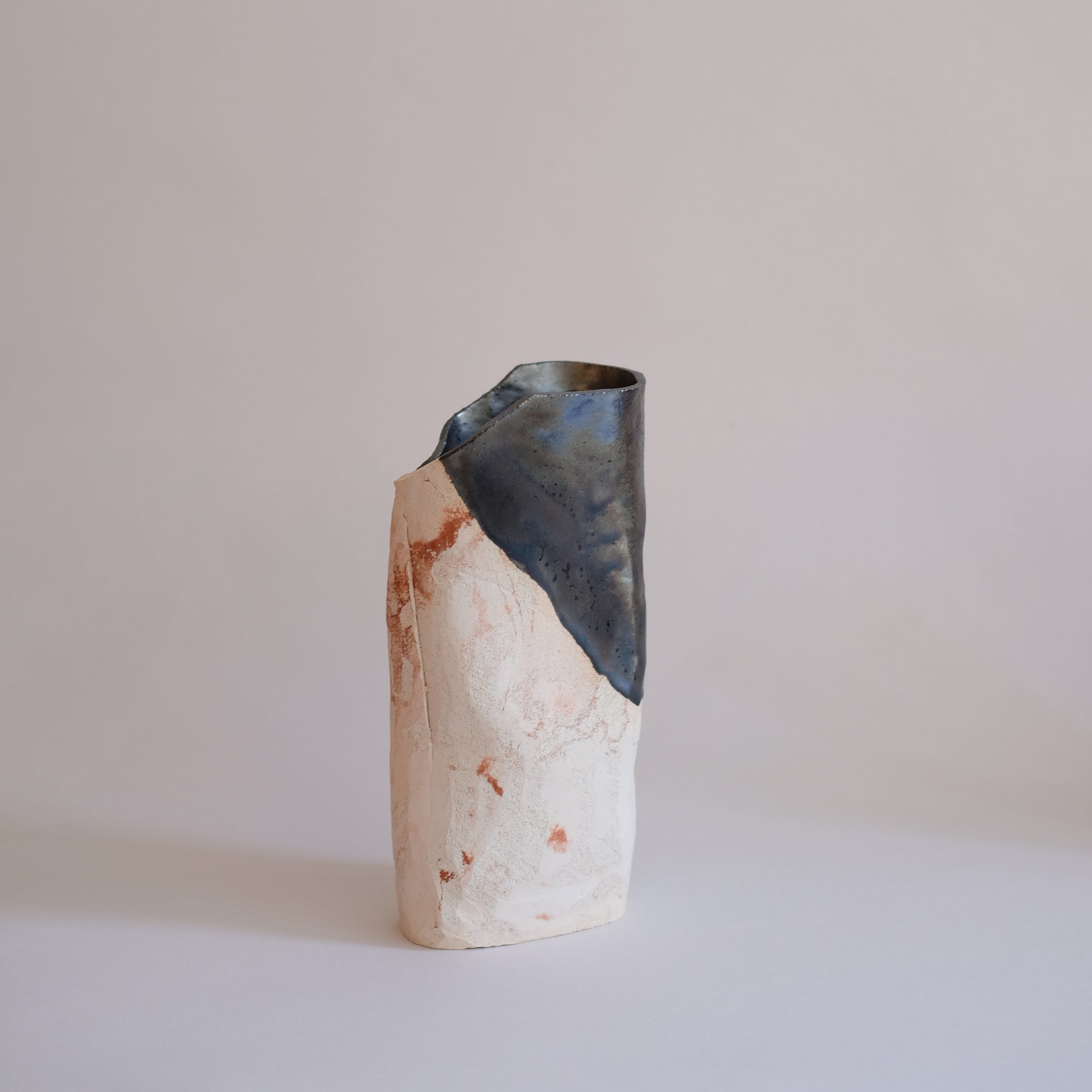 Vase Omota 05 par Emmanuelle Roule pour Brutal Ceramics