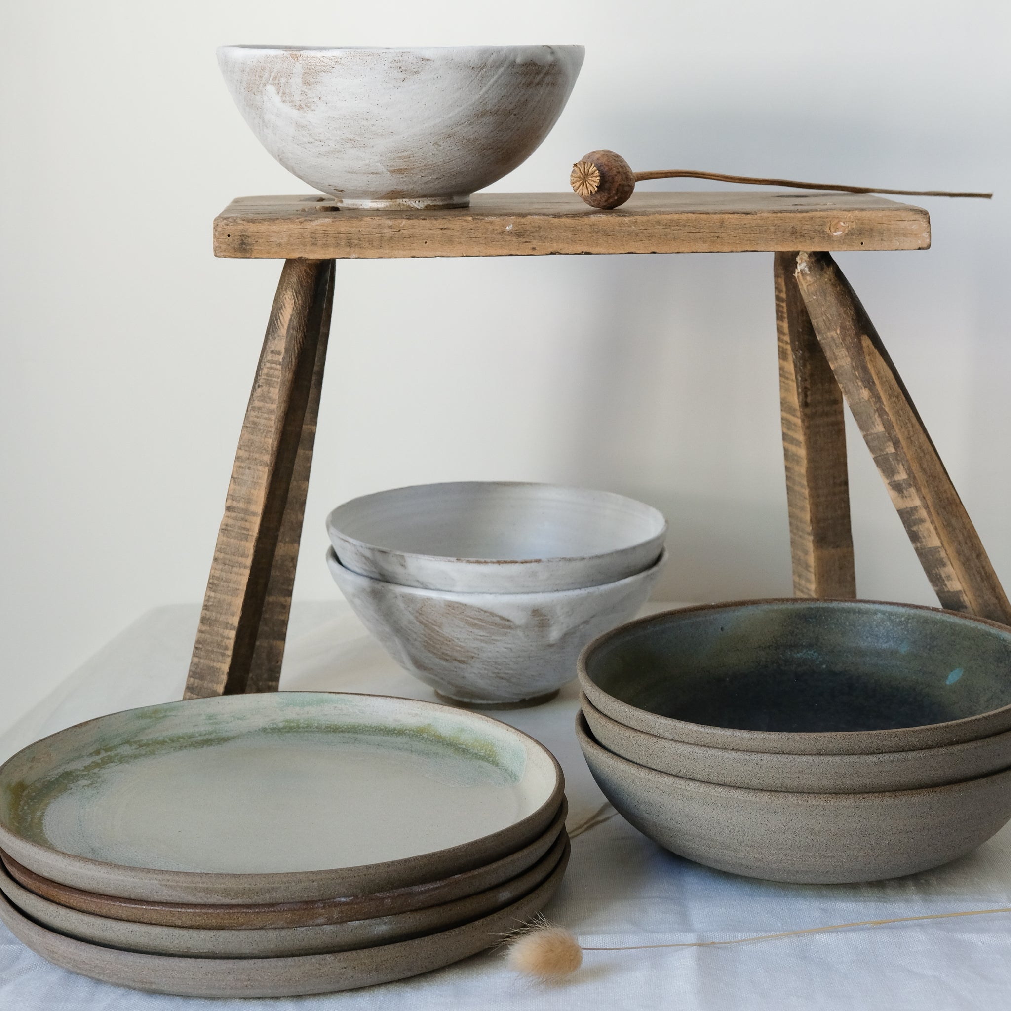 Bol à ramen en grès gris D18cm - blanc neige d'Eva Kengen chez Brutal Ceramics