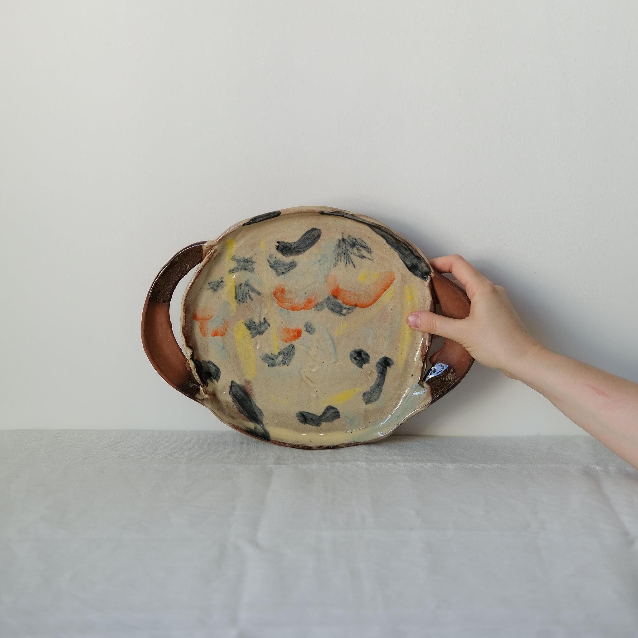 Plat Ansé 03 multicolore par Héloïse Bariol chez Brutal Ceramics