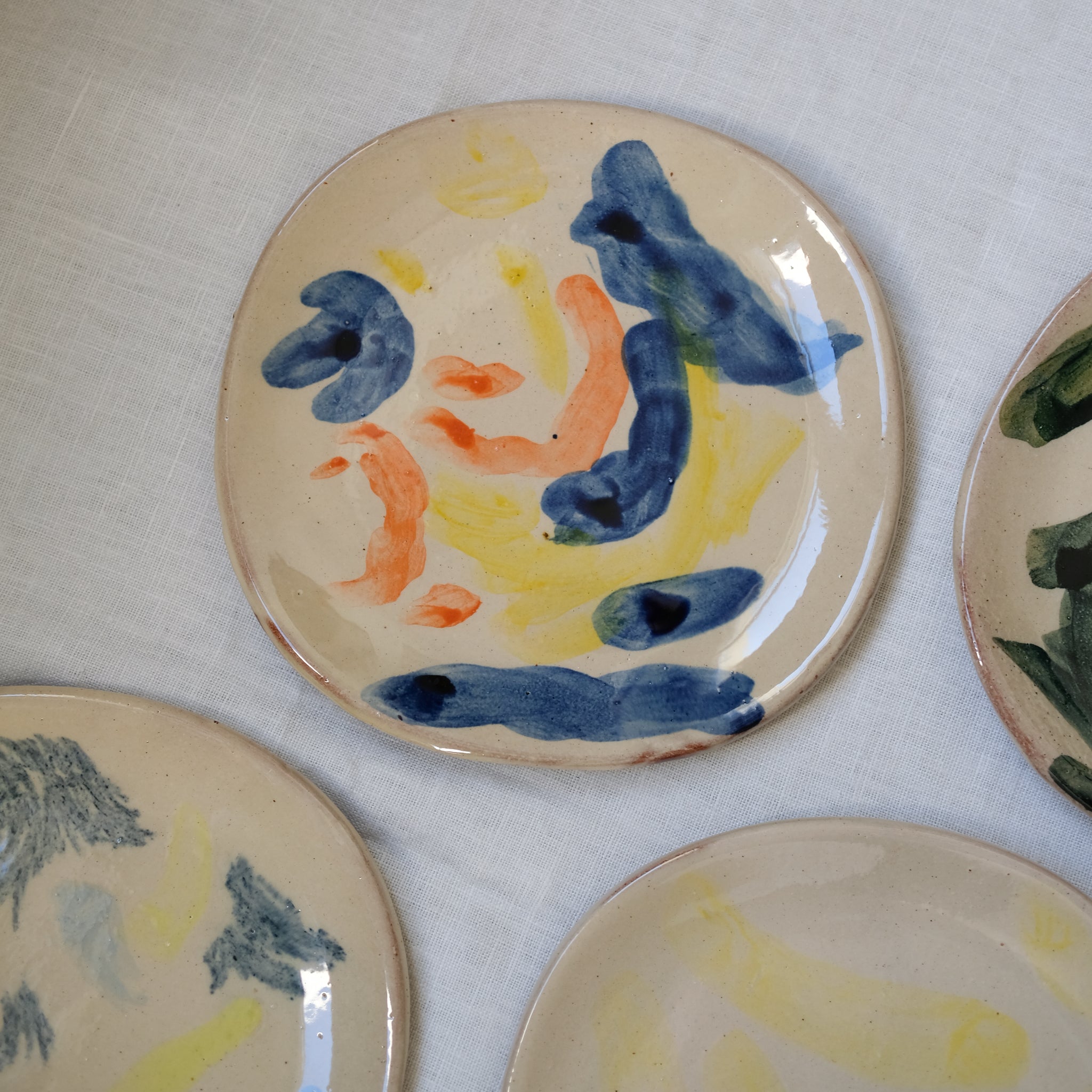 Assiette 01 multicolore par Héloïse Bariol chez Brutal Ceramics