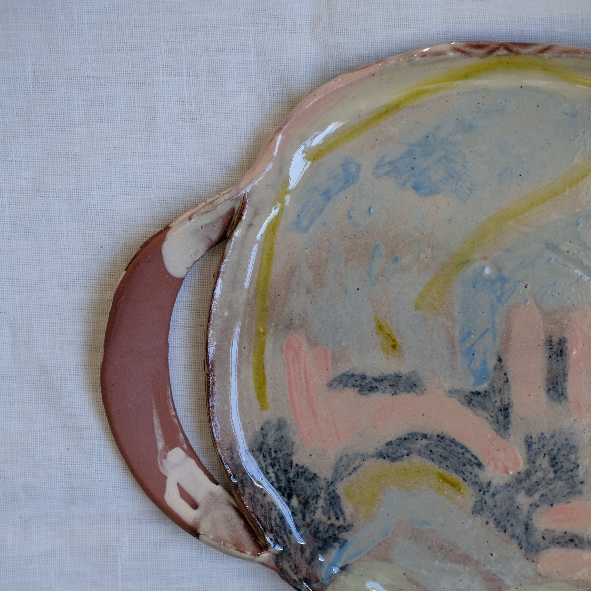 Plat Ansé 02 multicolore par Héloïse Bariol chez Brutal Ceramics