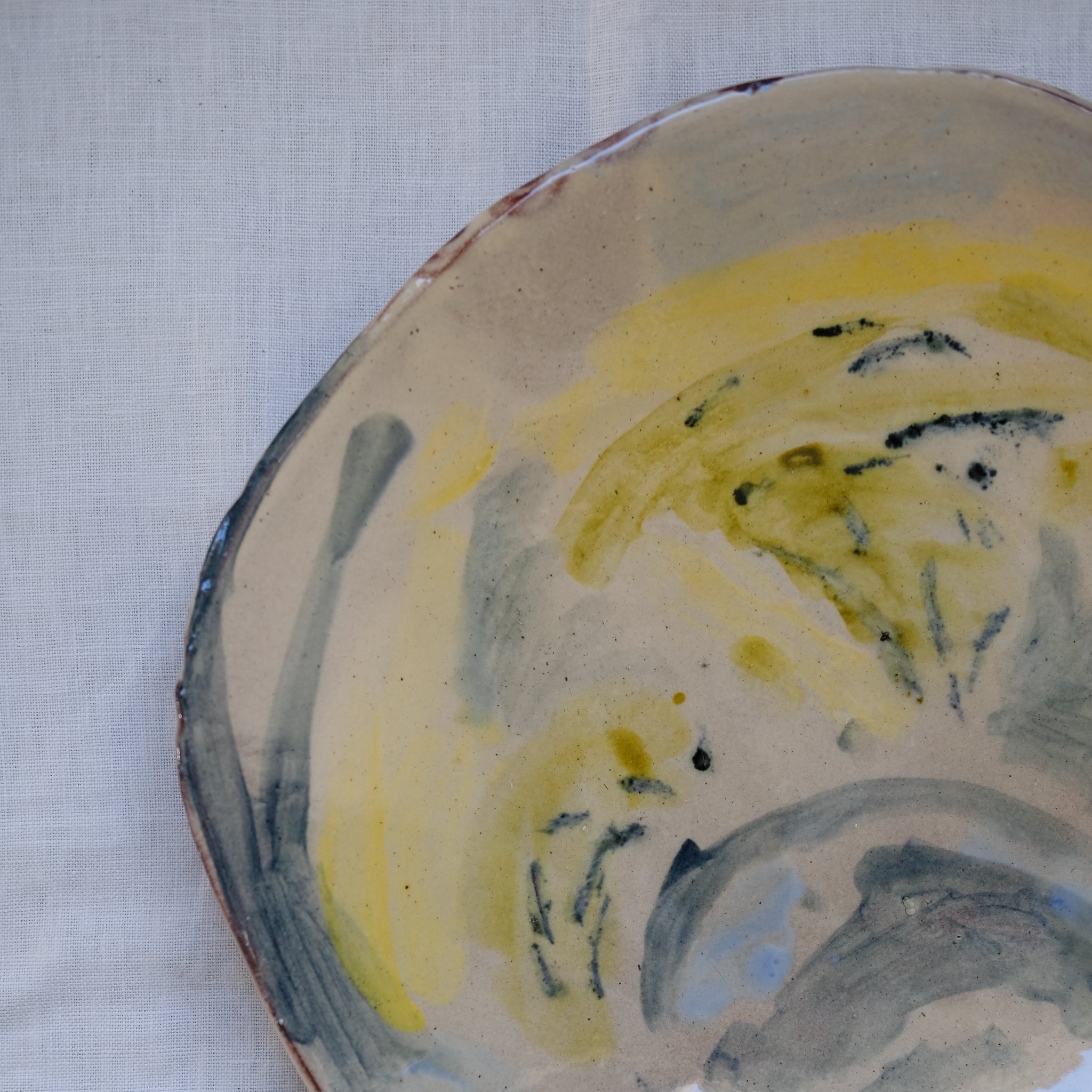 Plat Calebasse 02 multicolore par Héloïse Bariol chez Brutal Ceramics