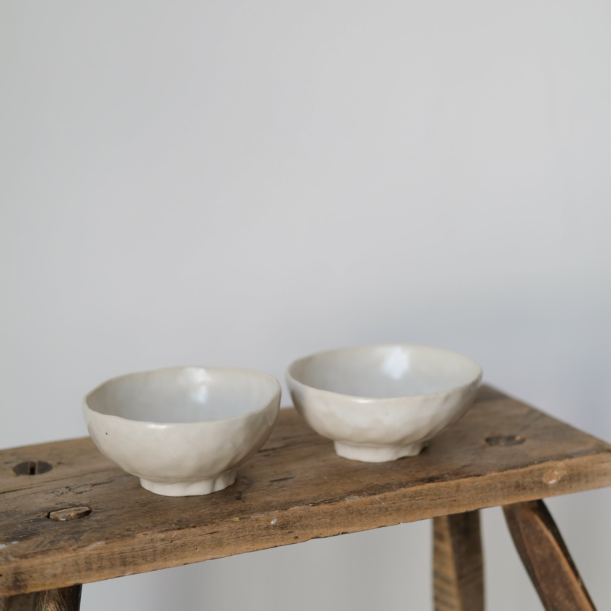 Bol en grès blanc de Judith Lasry chez Brutal Ceramics