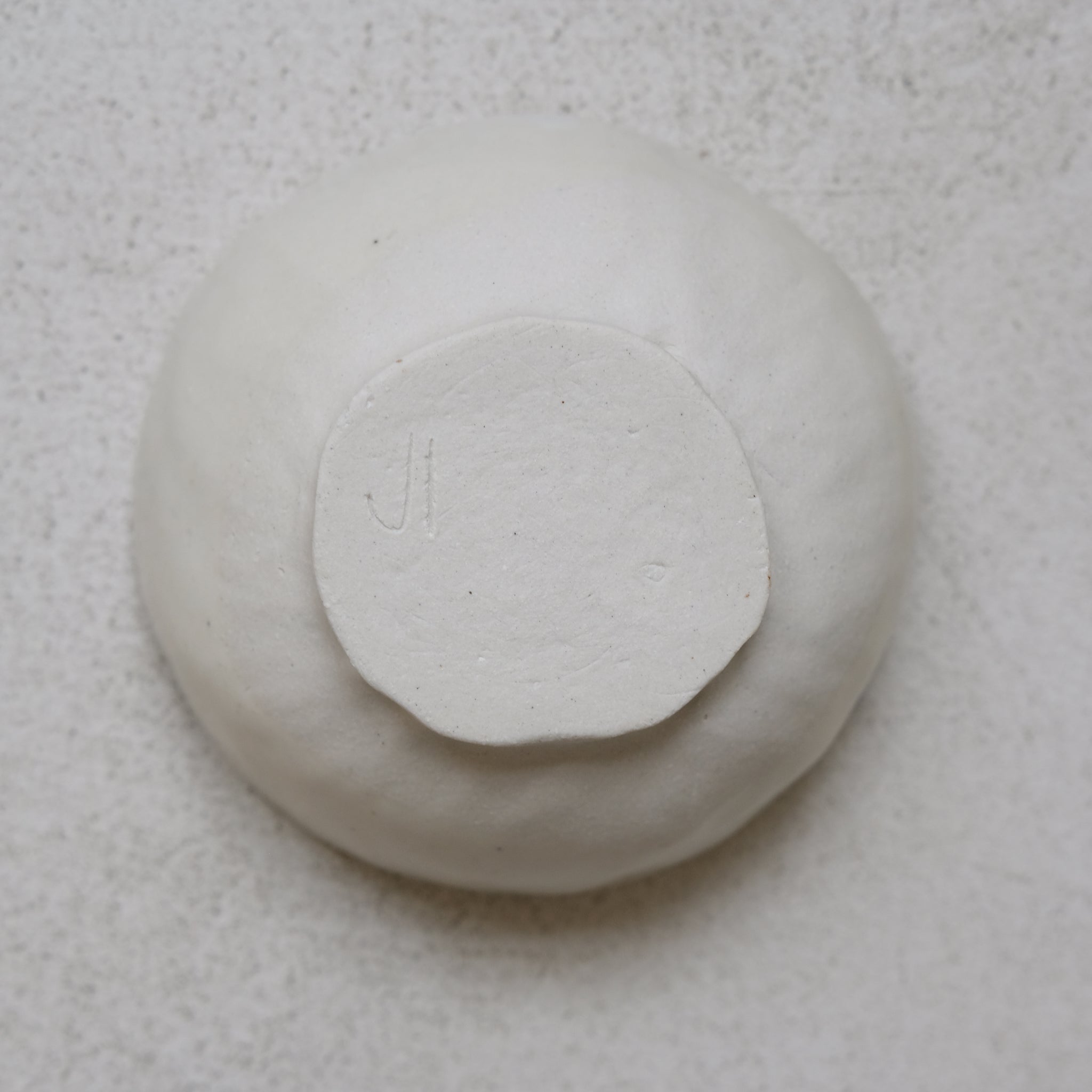 Bol en grès blanc de Judith Lasry chez Brutal Ceramics