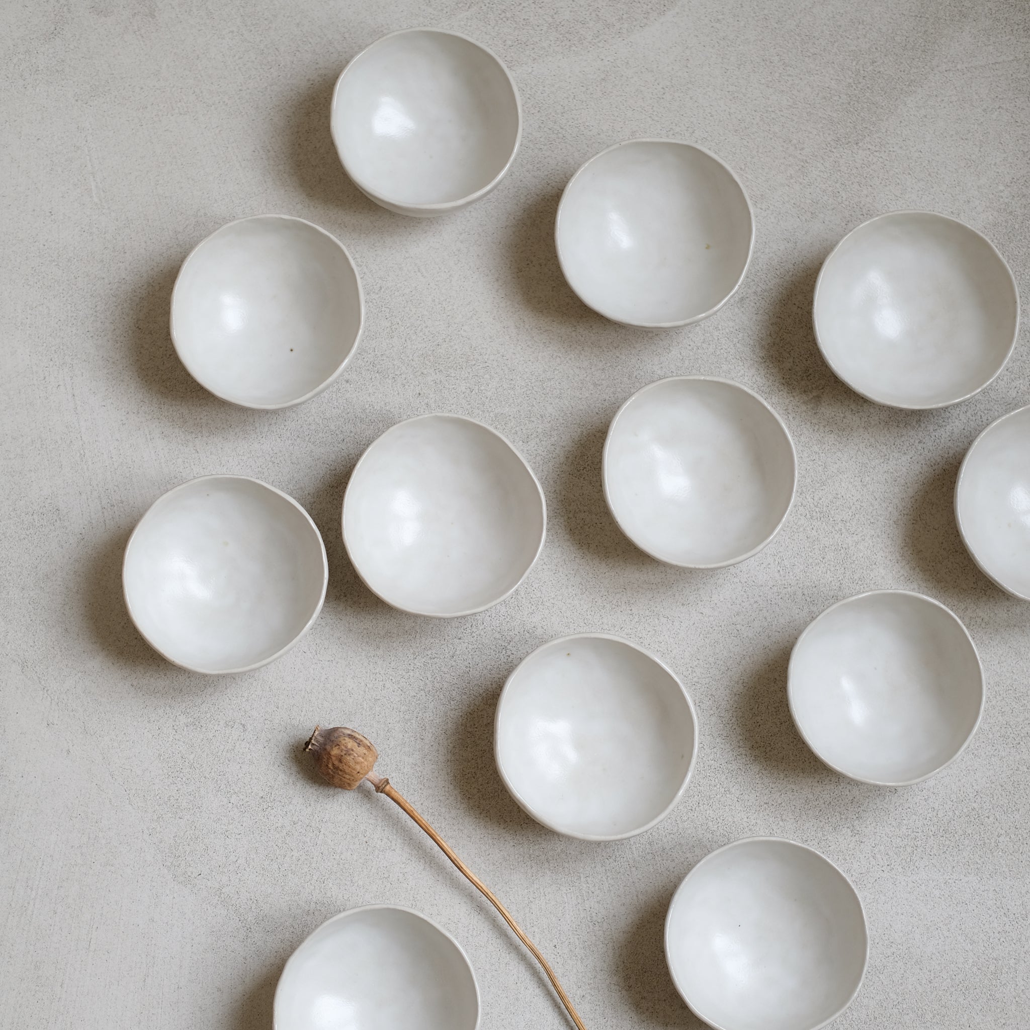 Bol en grès blanc de Judith Lasry chez Brutal Ceramics