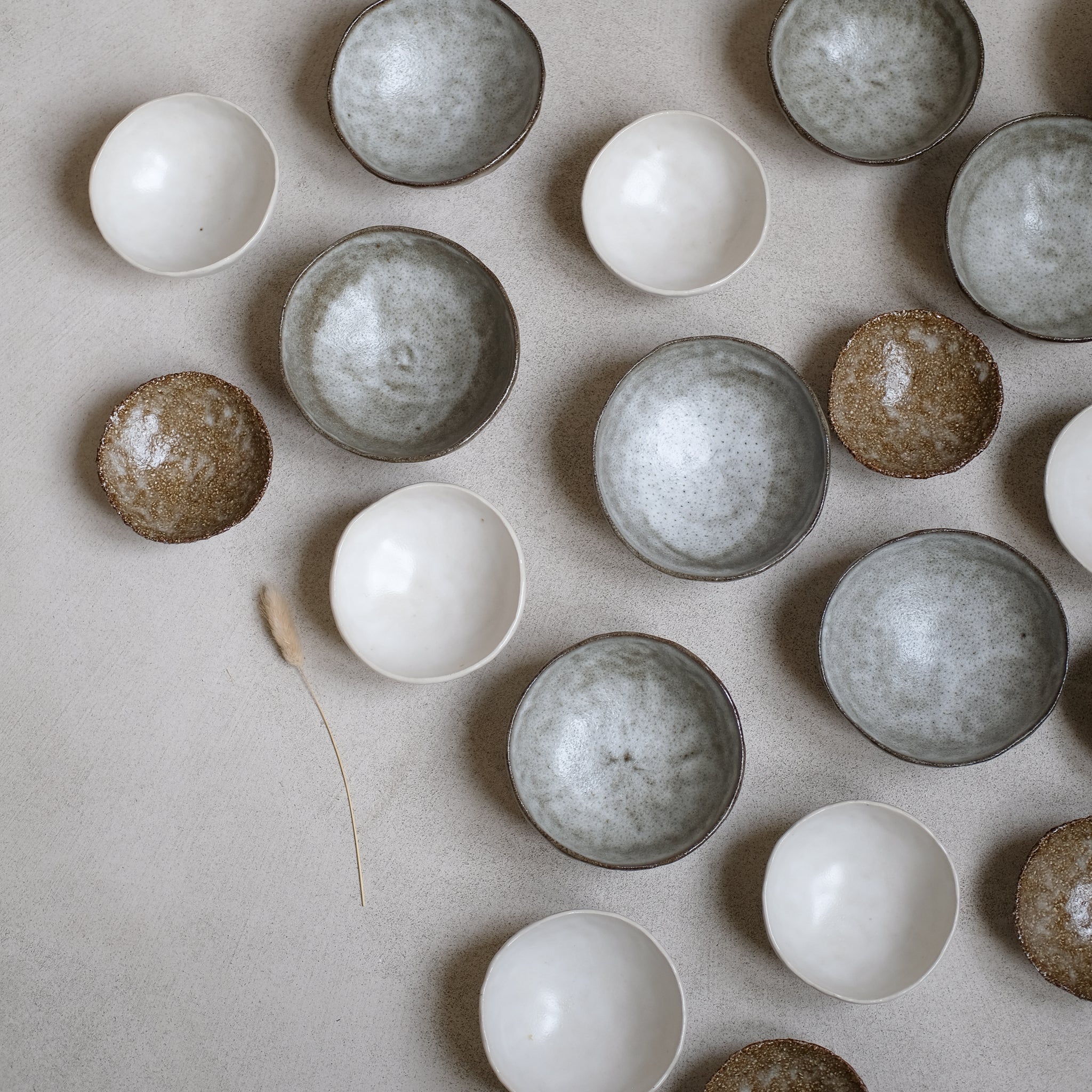 Bol en grès blanc de Judith Lasry chez Brutal Ceramics