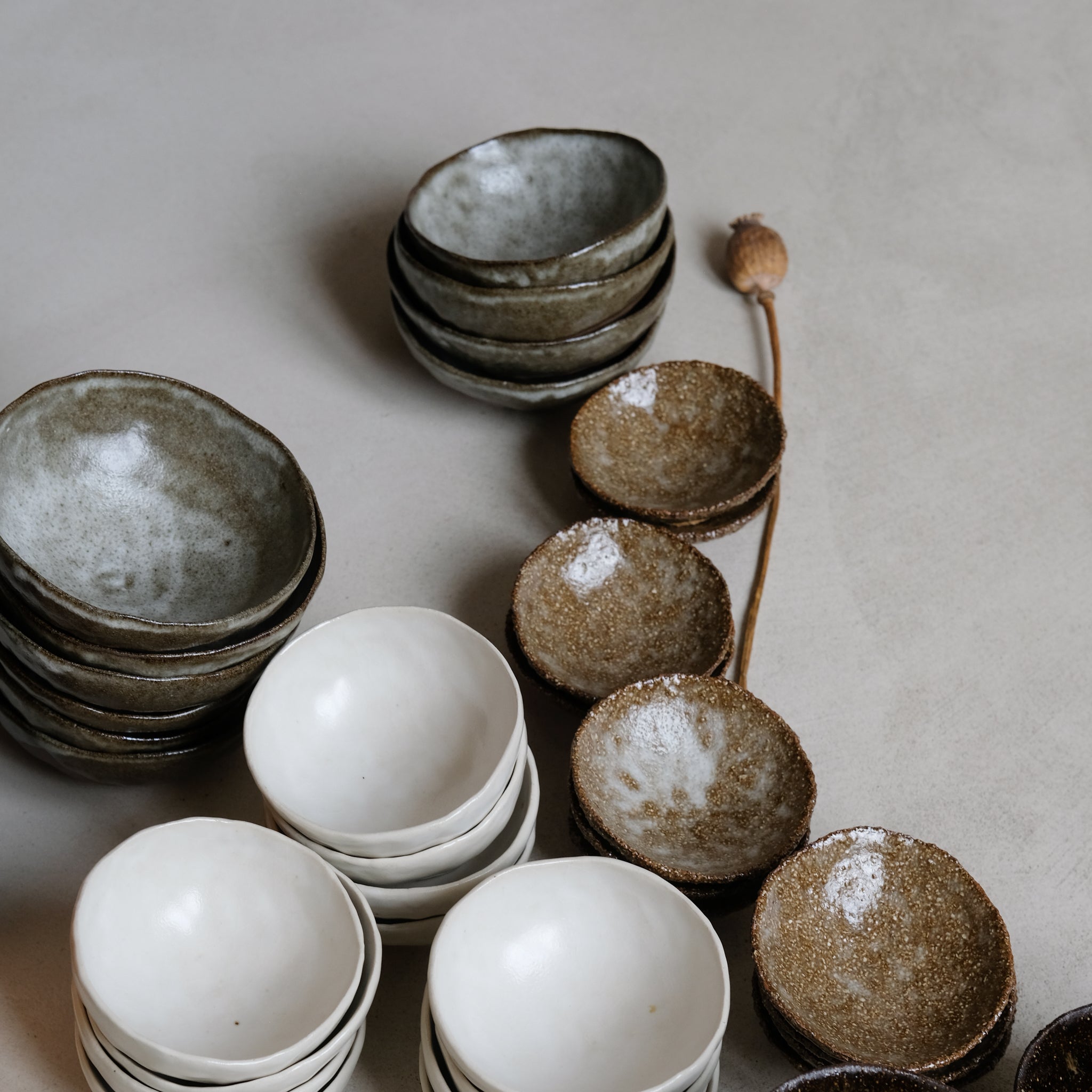 Petit coupelle en grès roux de Judith Lasry chez Brutal Ceramics