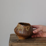 Vase 02 en grès roux cuivré de Judith Lasry chez Brutal Ceramics