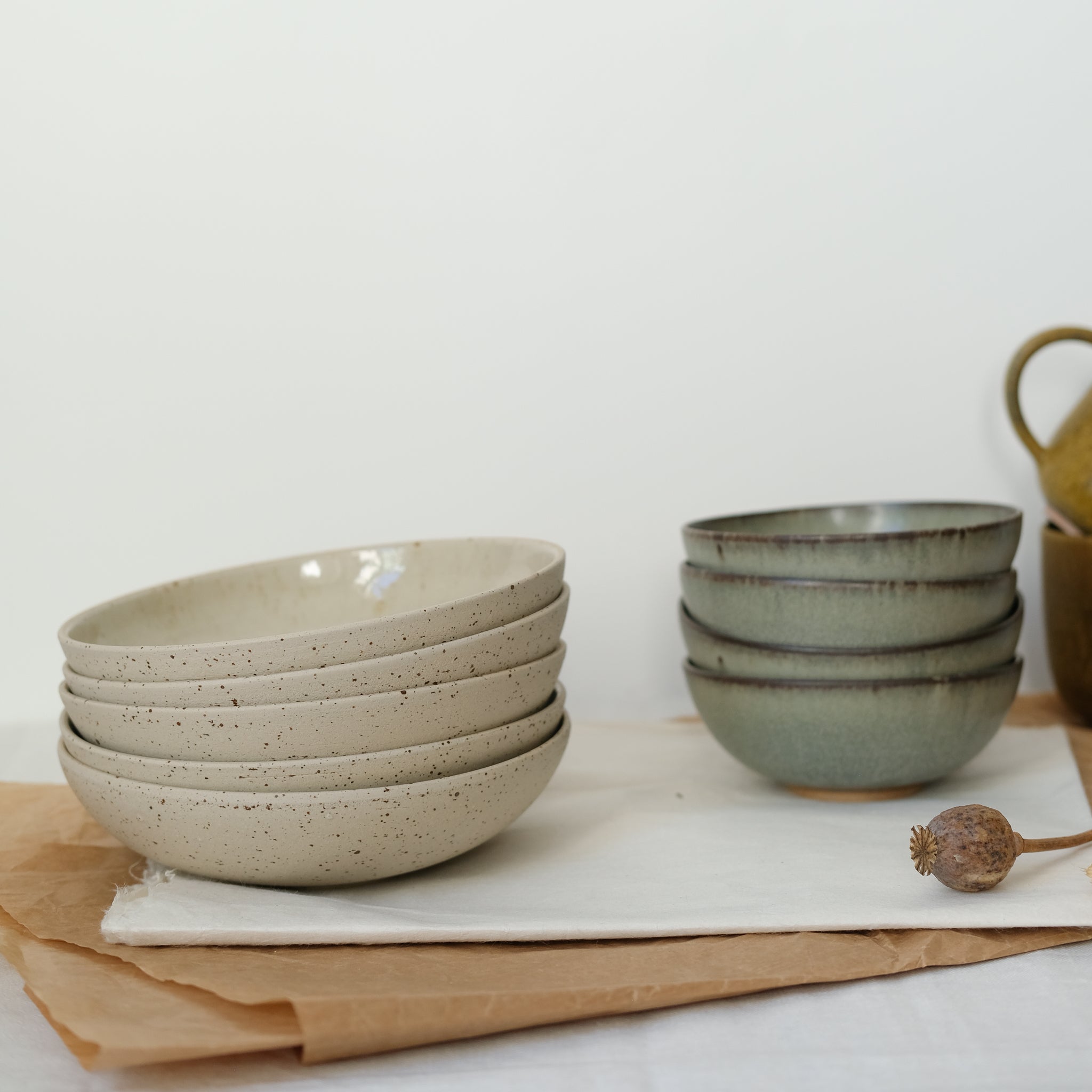 Bol en en grès gris bleu par Kim Lê chez Brutal Ceramics