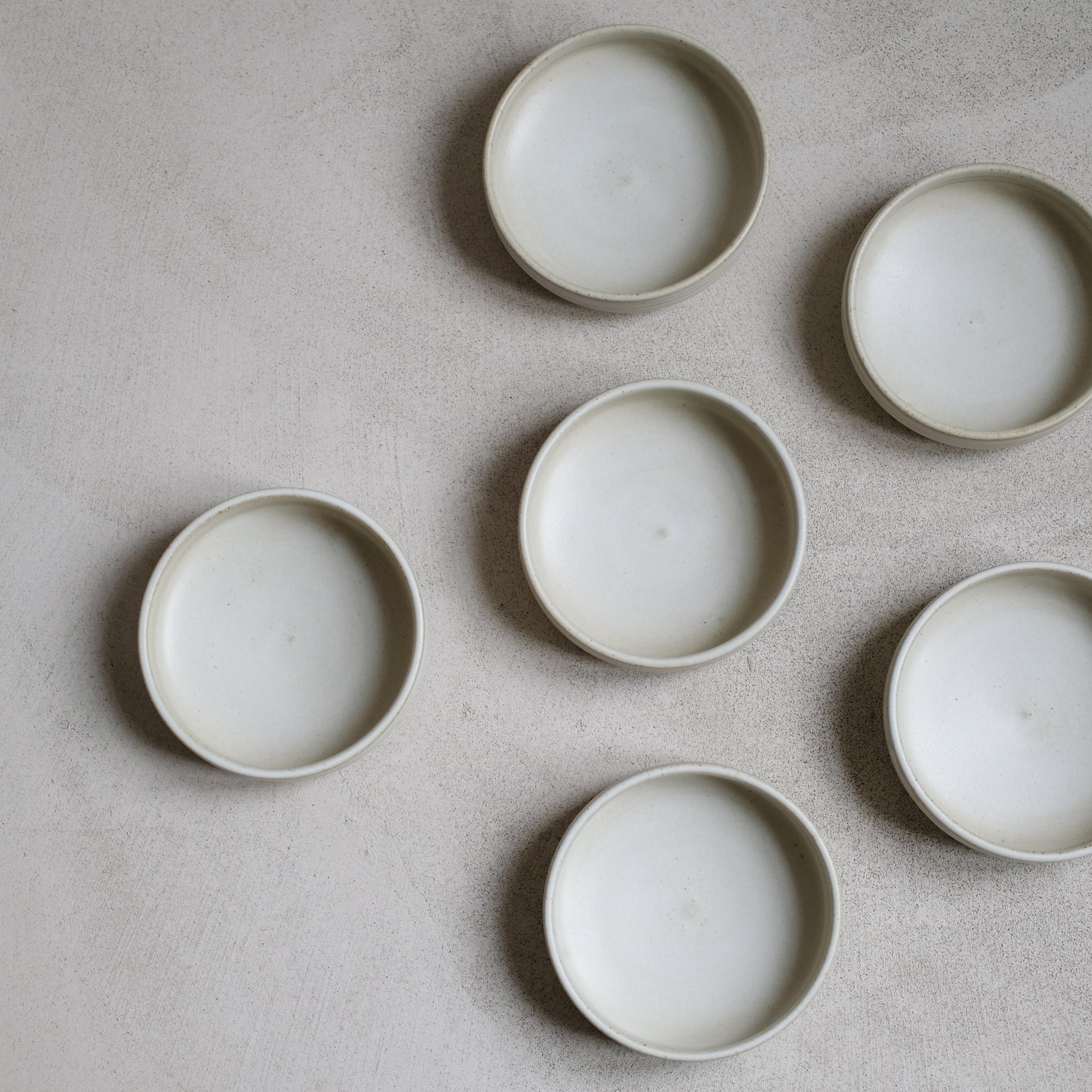 Bol à en Grès blanc cassé par Malo chez Brutal Ceramics