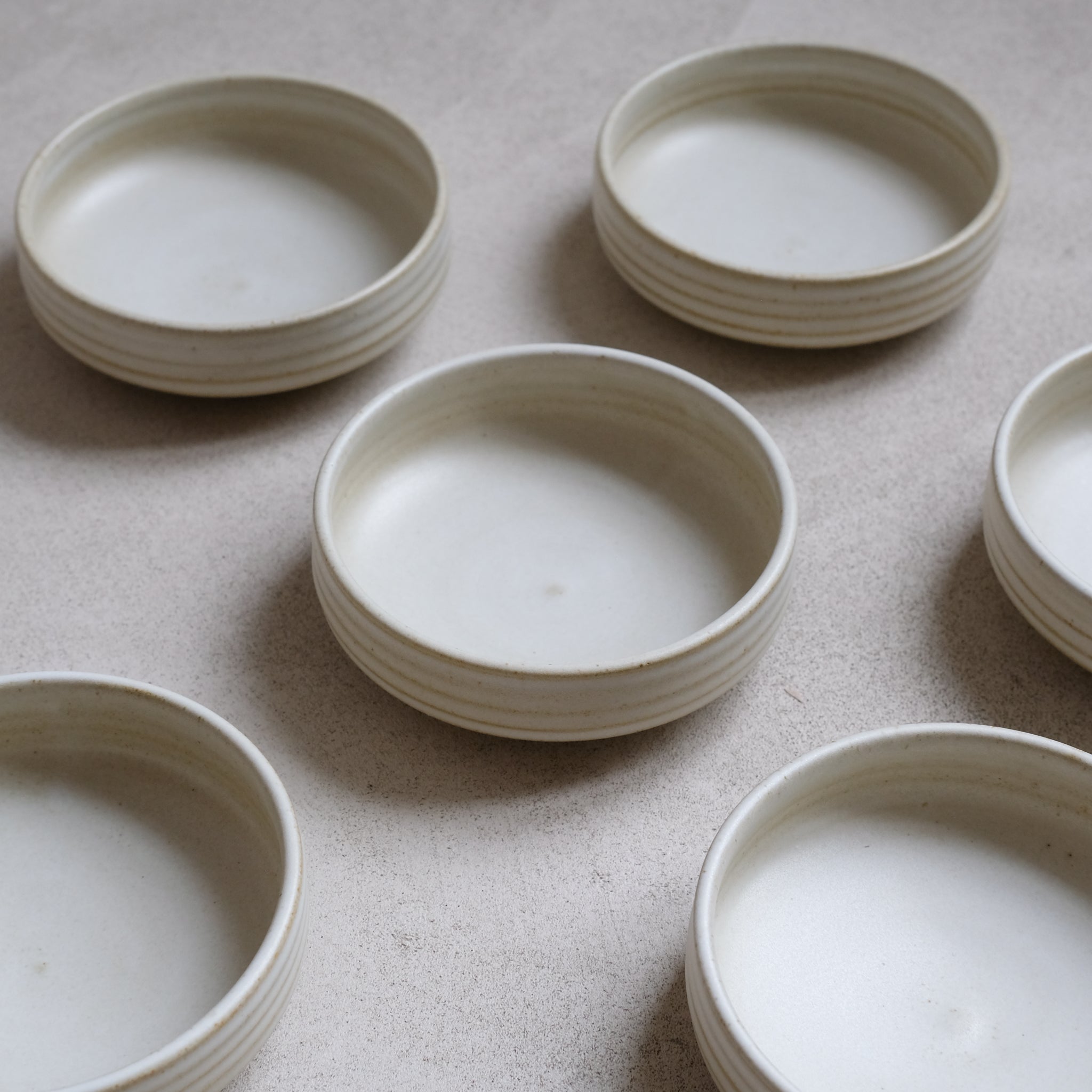 Bol à en Grès blanc cassé par Malo chez Brutal Ceramics