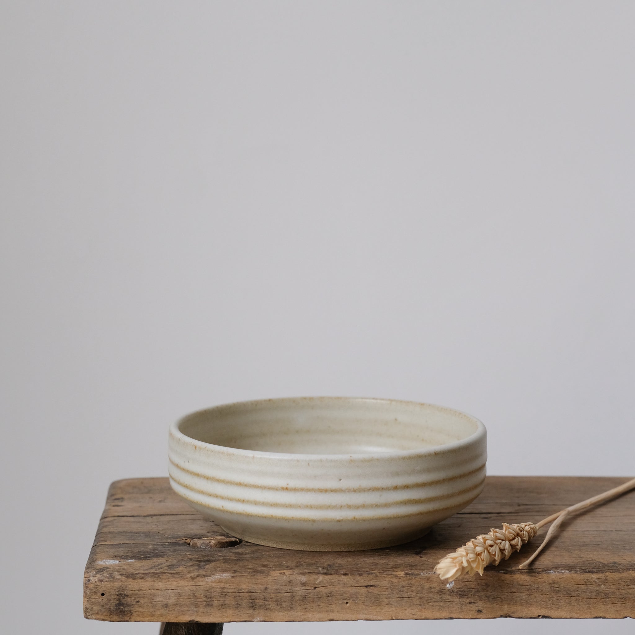 Bol à en Grès blanc cassé par Malo chez Brutal Ceramics