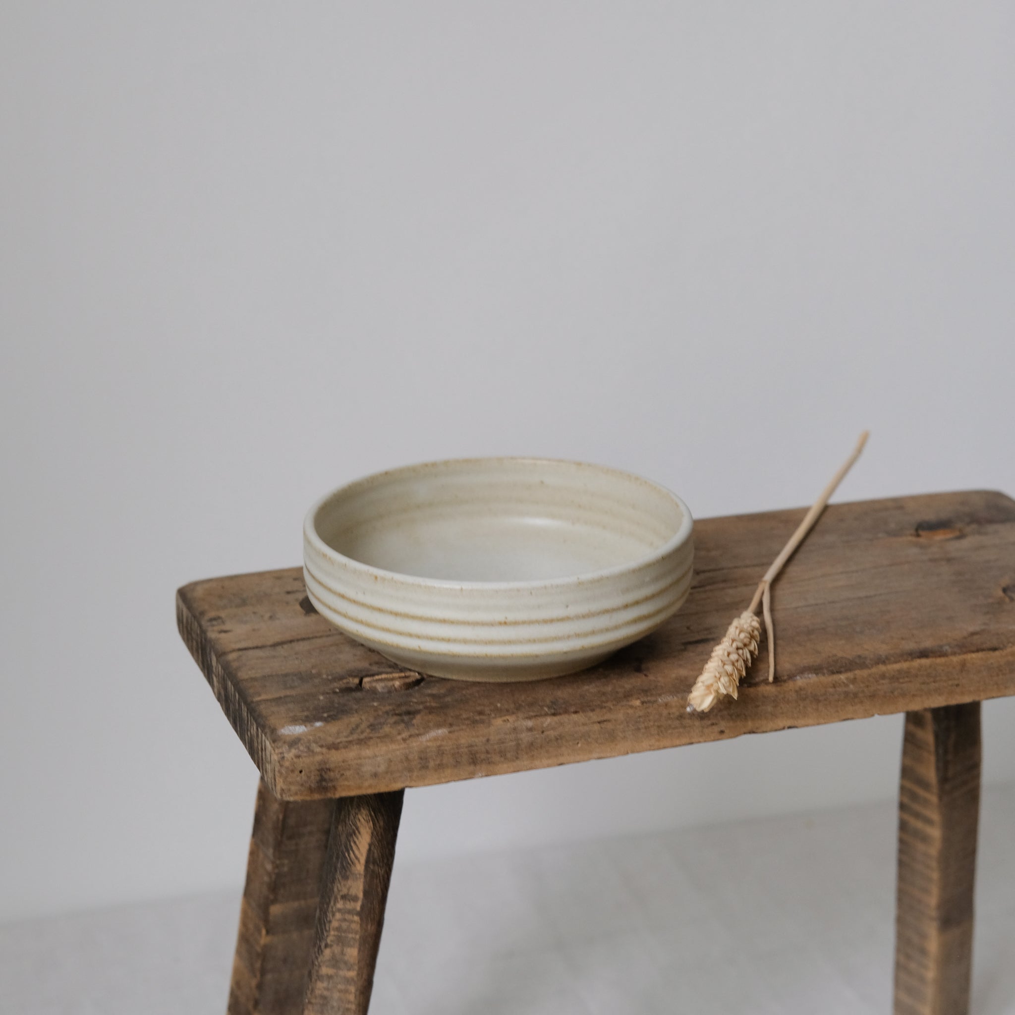 Bol à en Grès blanc cassé par Malo chez Brutal Ceramics