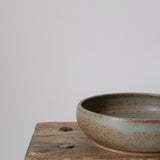 Bol Plat en Grès bleu-vert par Malo chez Brutal Ceramics