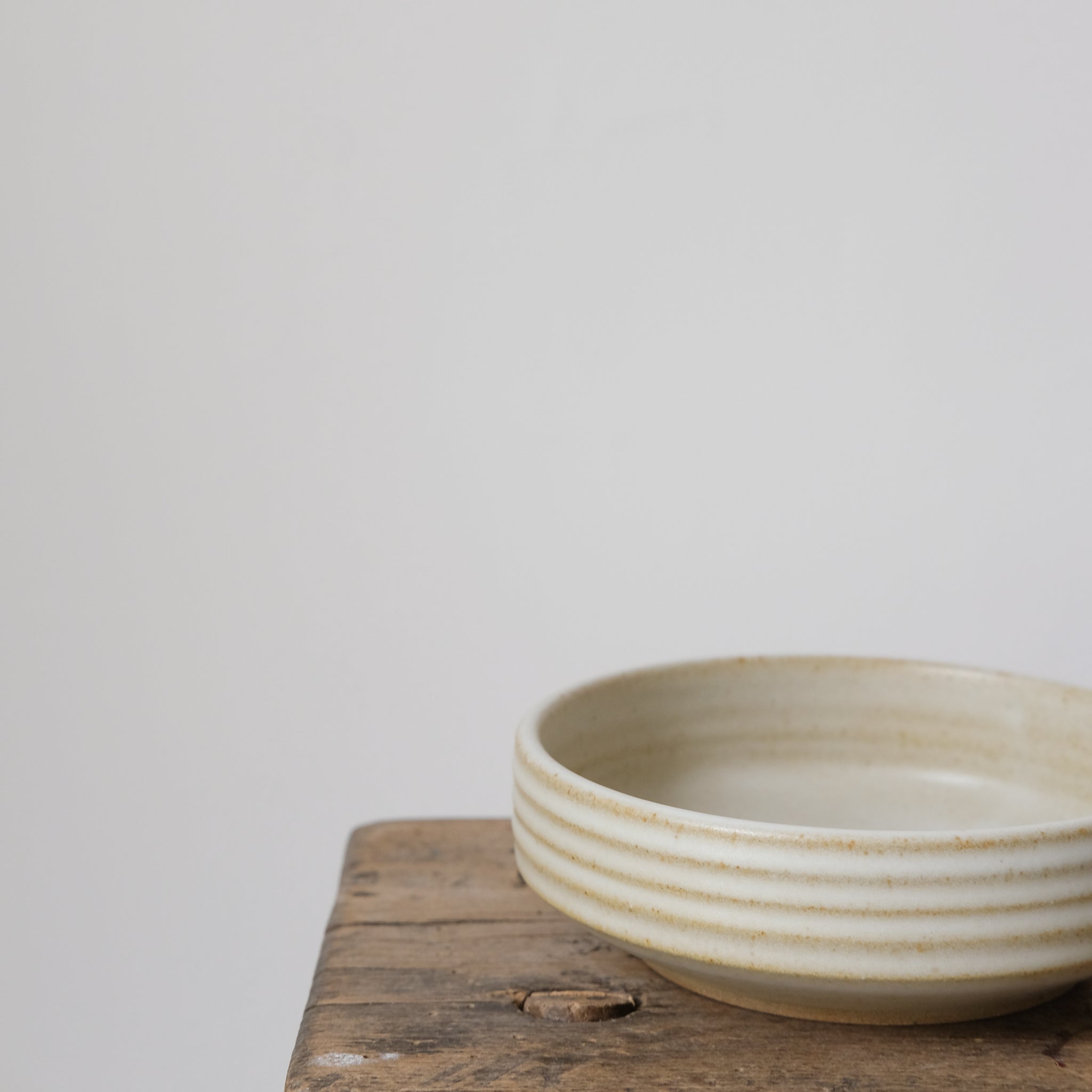 Bol à en Grès blanc cassé par Malo chez Brutal Ceramics