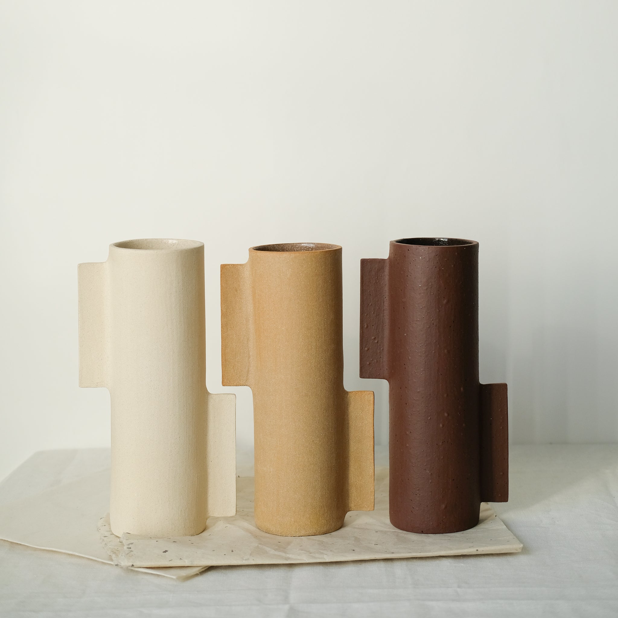 Vase S en grès rouge par Marguicha chez Brutal Ceramics