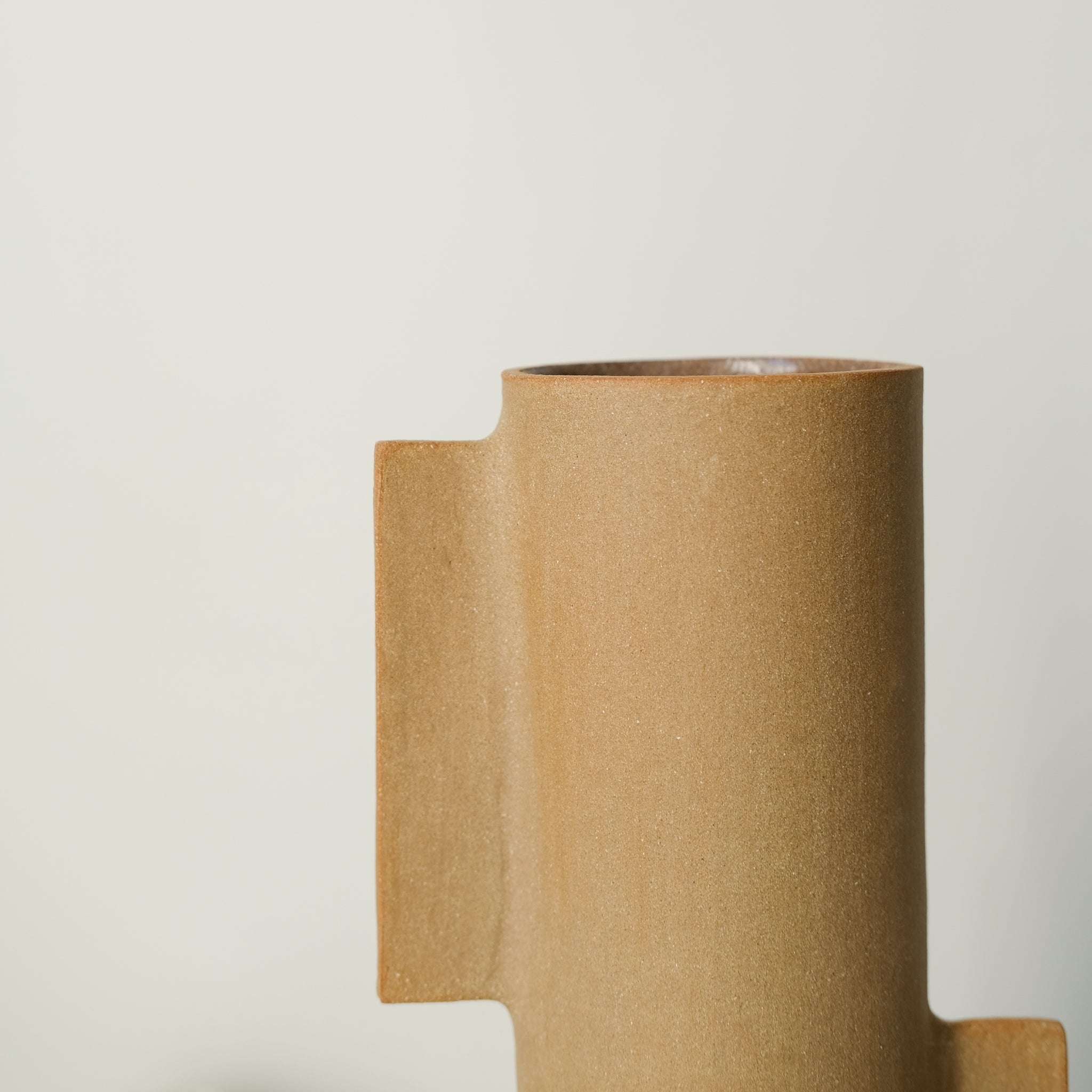 Vase S en grès roux par Marguicha chez Brutal Ceramics
