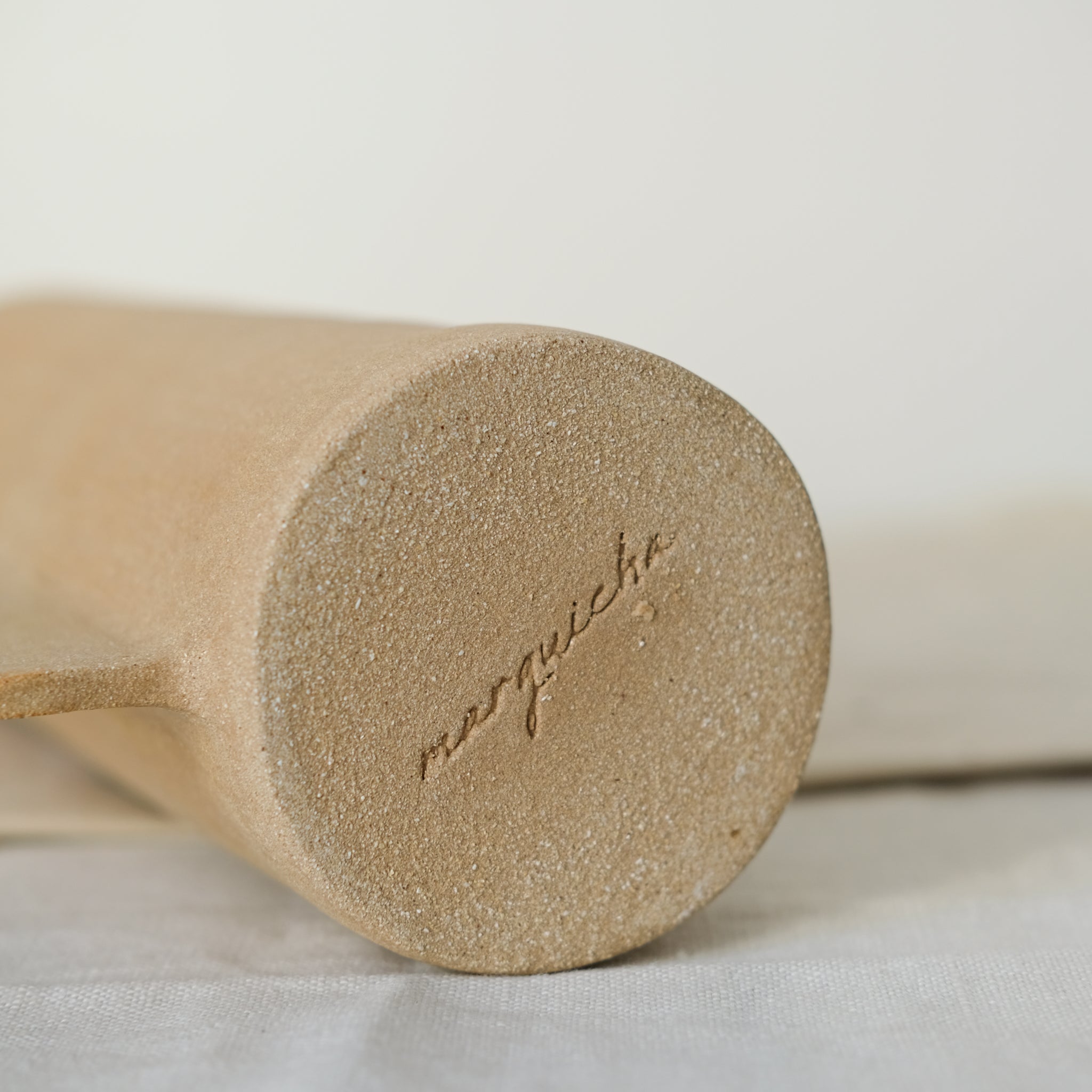 Vase S en grès roux par Marguicha chez Brutal Ceramics