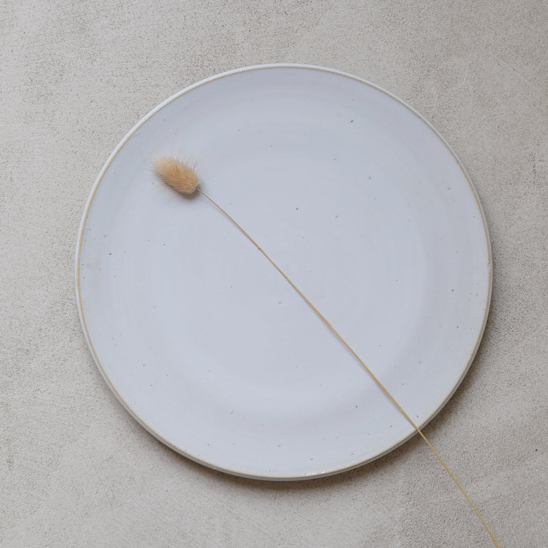 Assiette D28cm grès par No Ceramic chez Brutal Ceramics