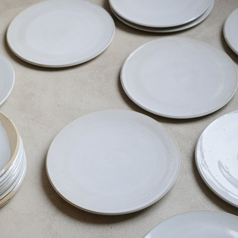 Assiette D28cm grès par No Ceramic chez Brutal Ceramics
