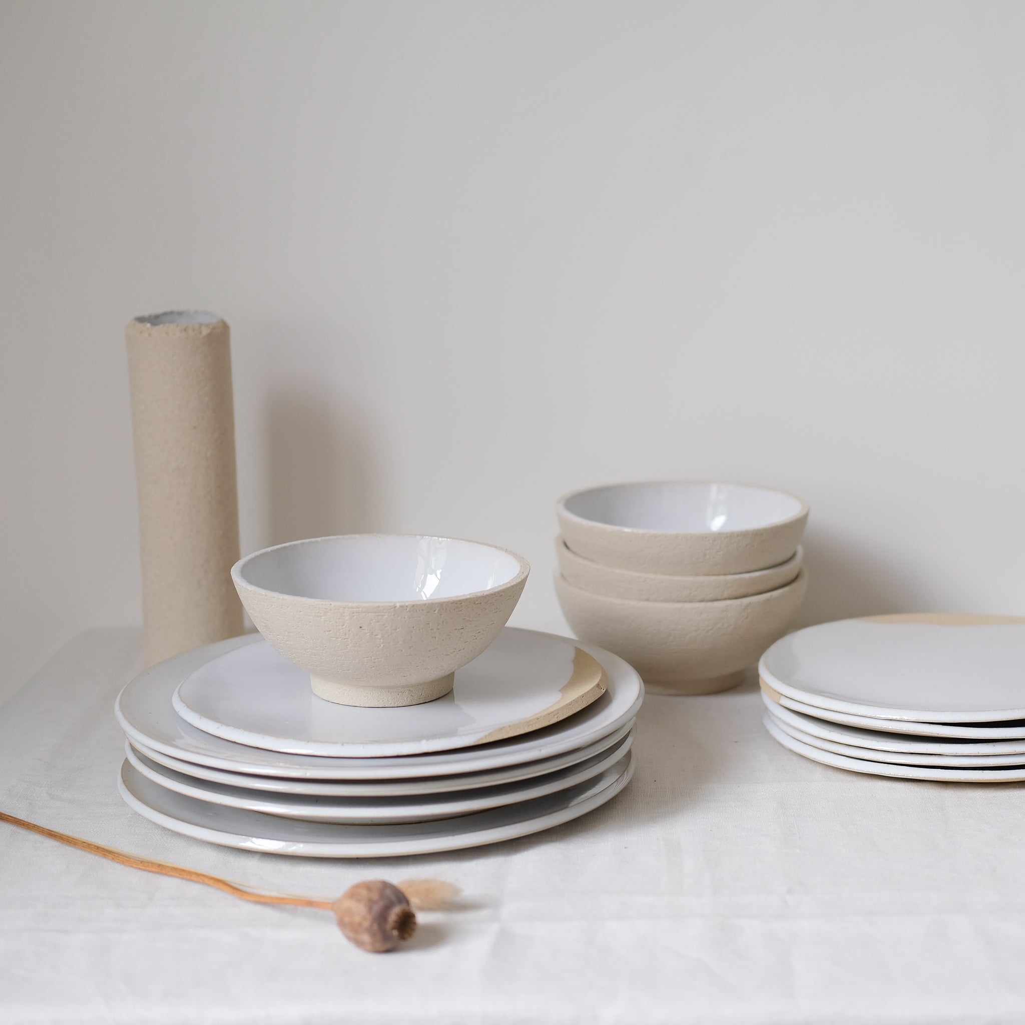 Assiette D23cm grès par No Ceramic chez Brutal Ceramics