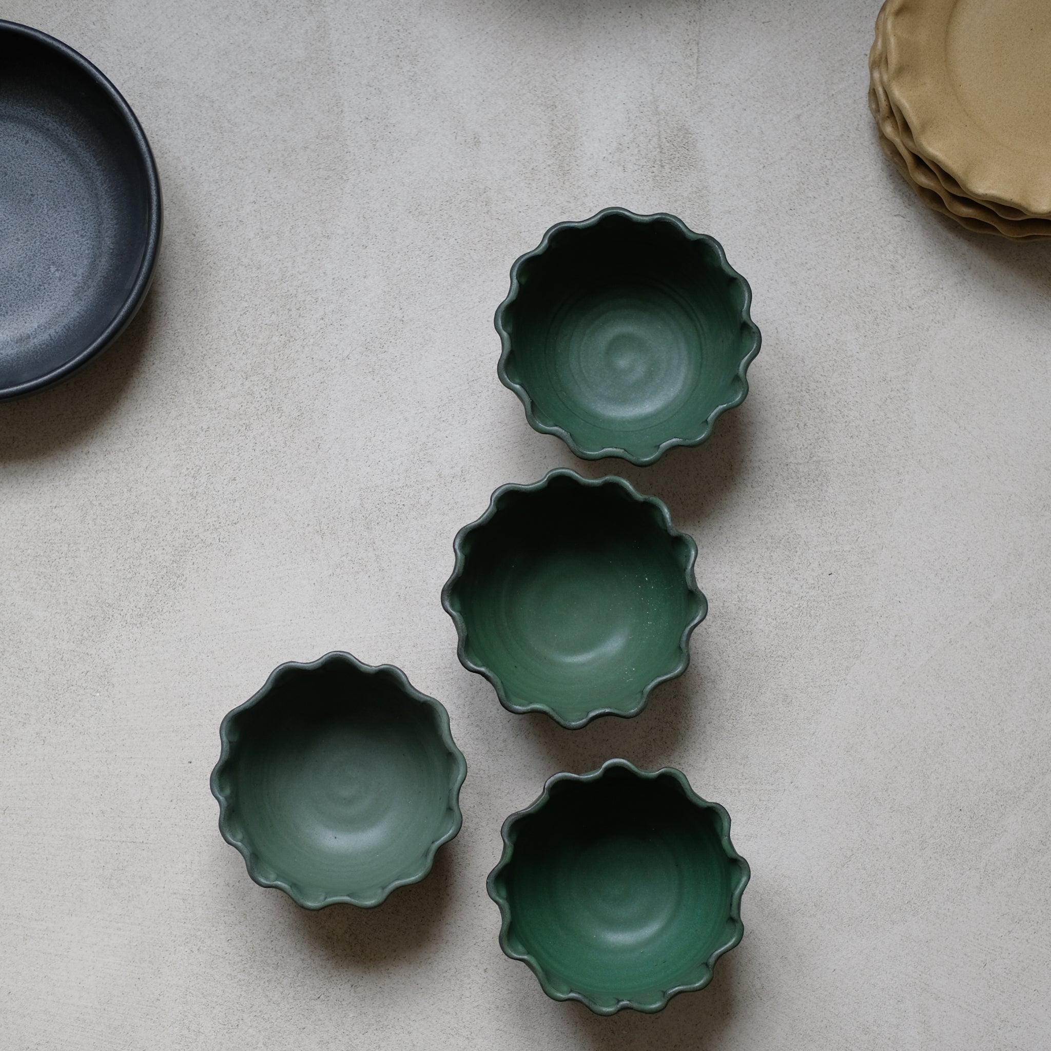 Bol en argile rouge verts de Perla Valtierra chez Brutal Ceramics